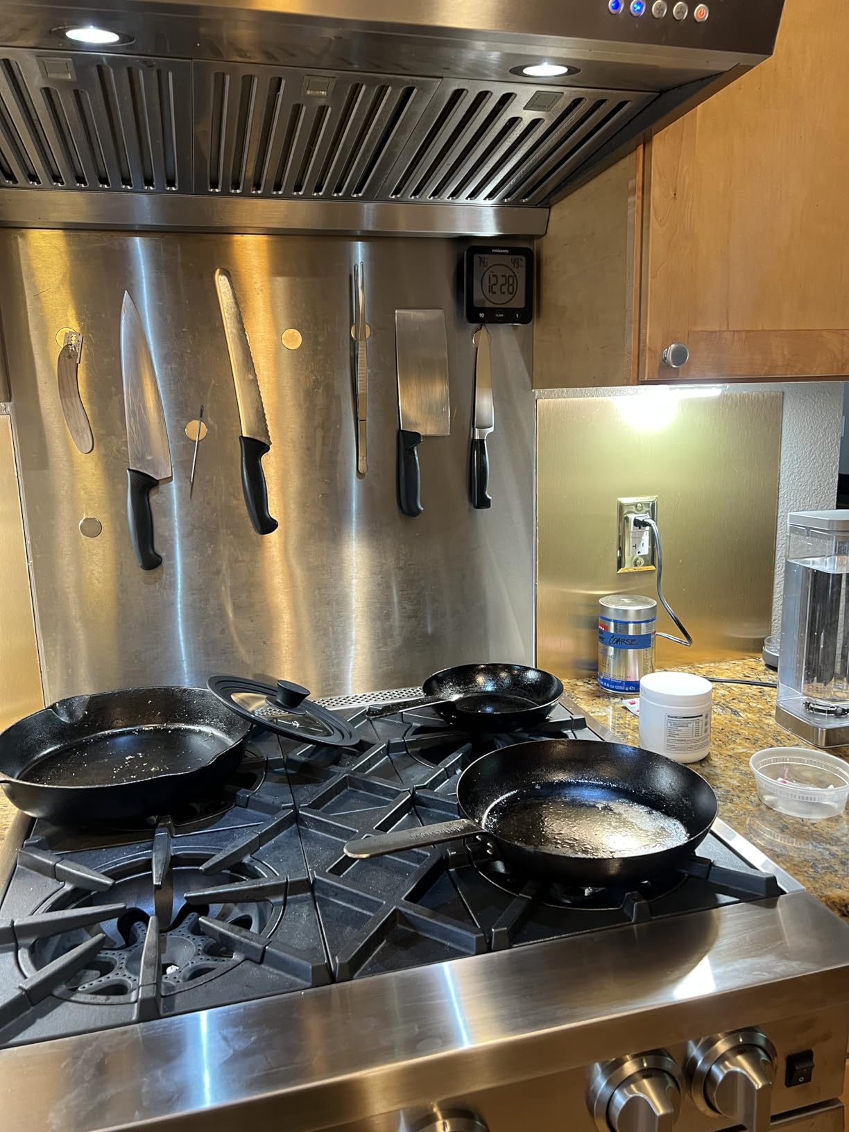 KADAMS Shower Clock Waterproof Bathroom Timer – Digital Wall Clock with Countdown, Magnetic Kitchen Clock with Temperature & Humidity, Suction Cup for Kids Shower Spa Sauna Cook Bath, White - Customer Photo 1