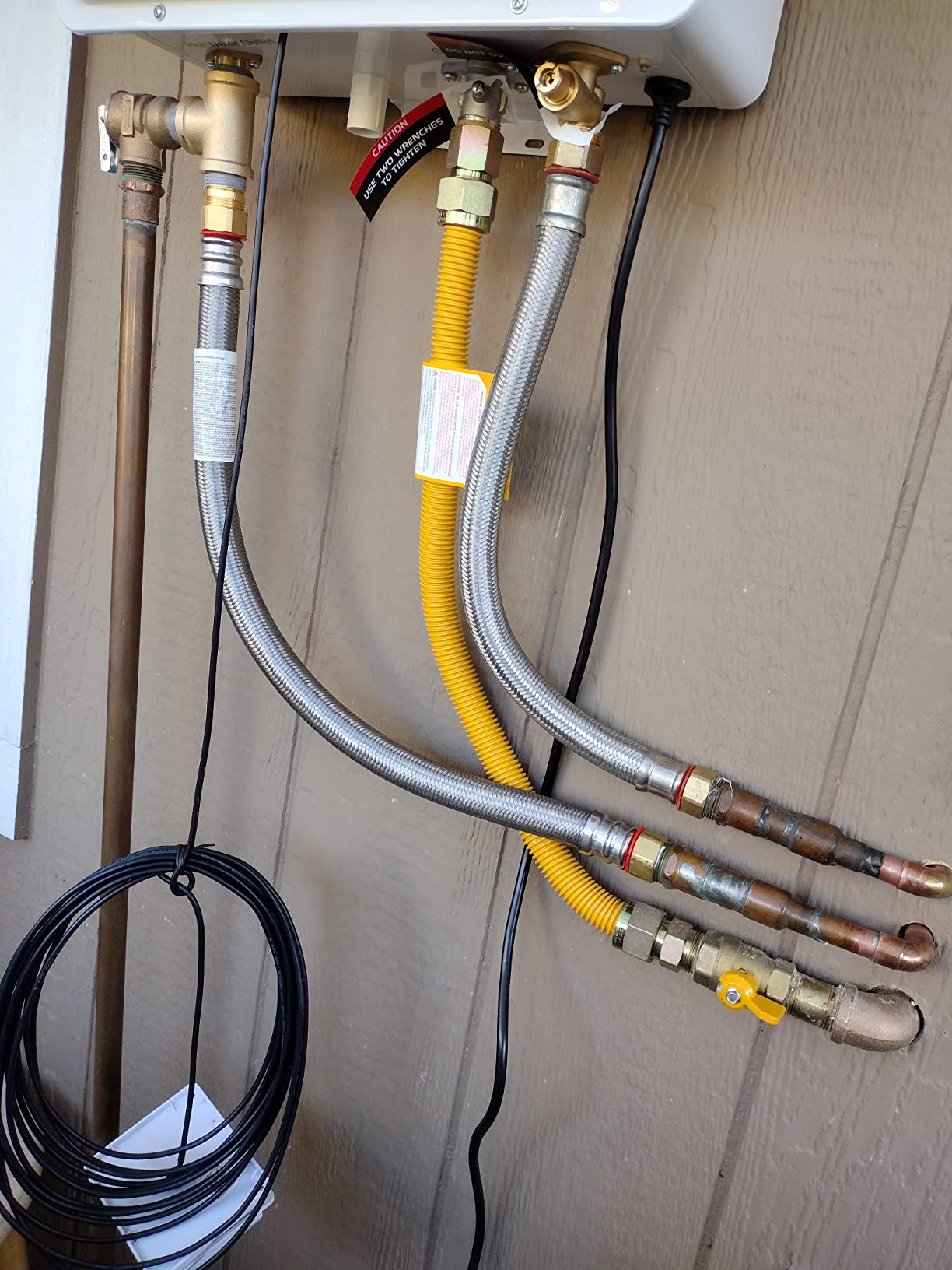 CAMPLUX Climatech 5 Tankless Water Heater Propane Outdoor 6.86 GPM, 199,000 BTU On Demand Instant Tankless Hot Water Heater Propane for Whole House, Outdoor Installation, IPX4 Waterproof, WA686M - Customer Photo 1