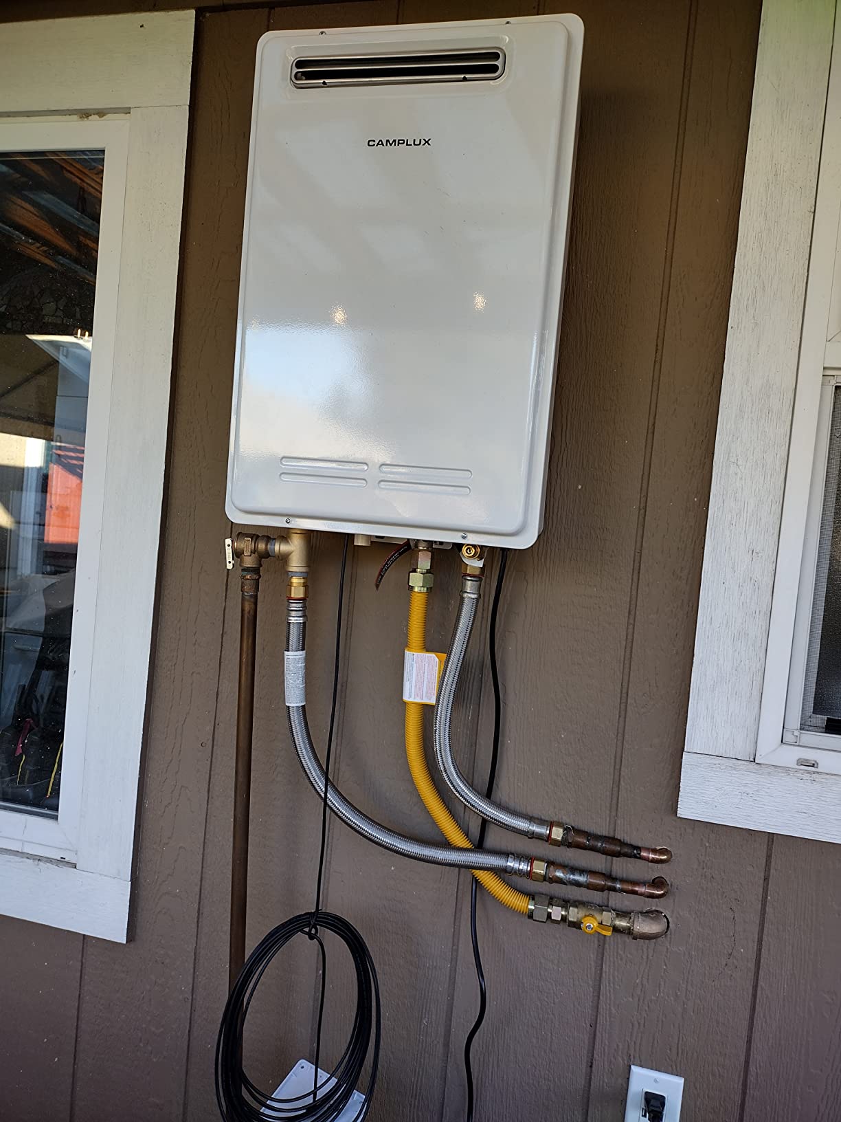 CAMPLUX Climatech 5 Tankless Water Heater Propane Outdoor 6.86 GPM, 199,000 BTU On Demand Instant Tankless Hot Water Heater Propane for Whole House, Outdoor Installation, IPX4 Waterproof, WA686M - Customer Photo 2