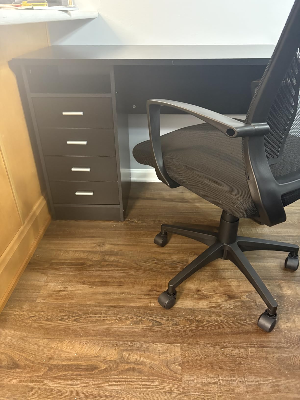 Furmax Office Chair Ergonomic Computer Desk Mesh Chair Mid Back Swivel Lumbar Support with Armrest (1, Black) - Customer Photo 2