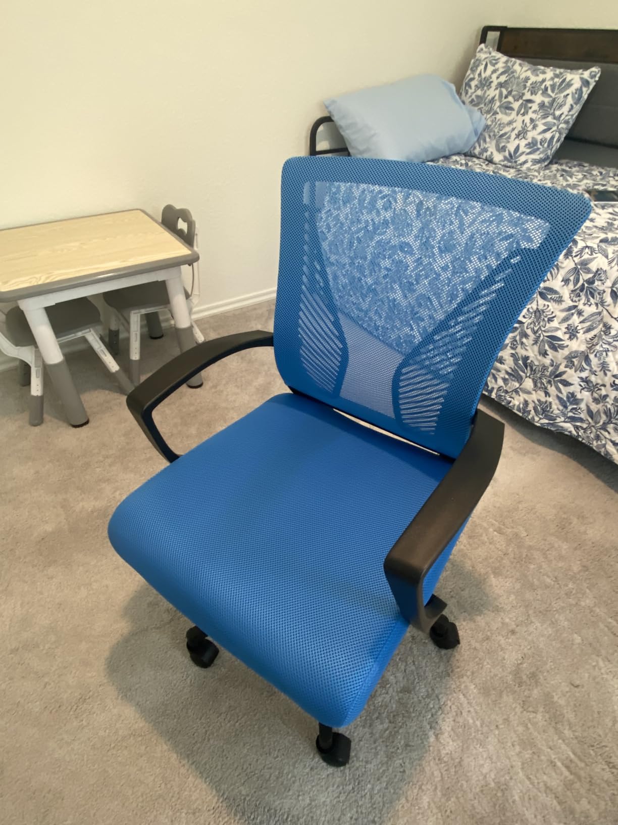 Furmax Office Chair Ergonomic Computer Desk Mesh Chair Mid Back Swivel Lumbar Support with Armrest (1, Black) - Customer Photo 4