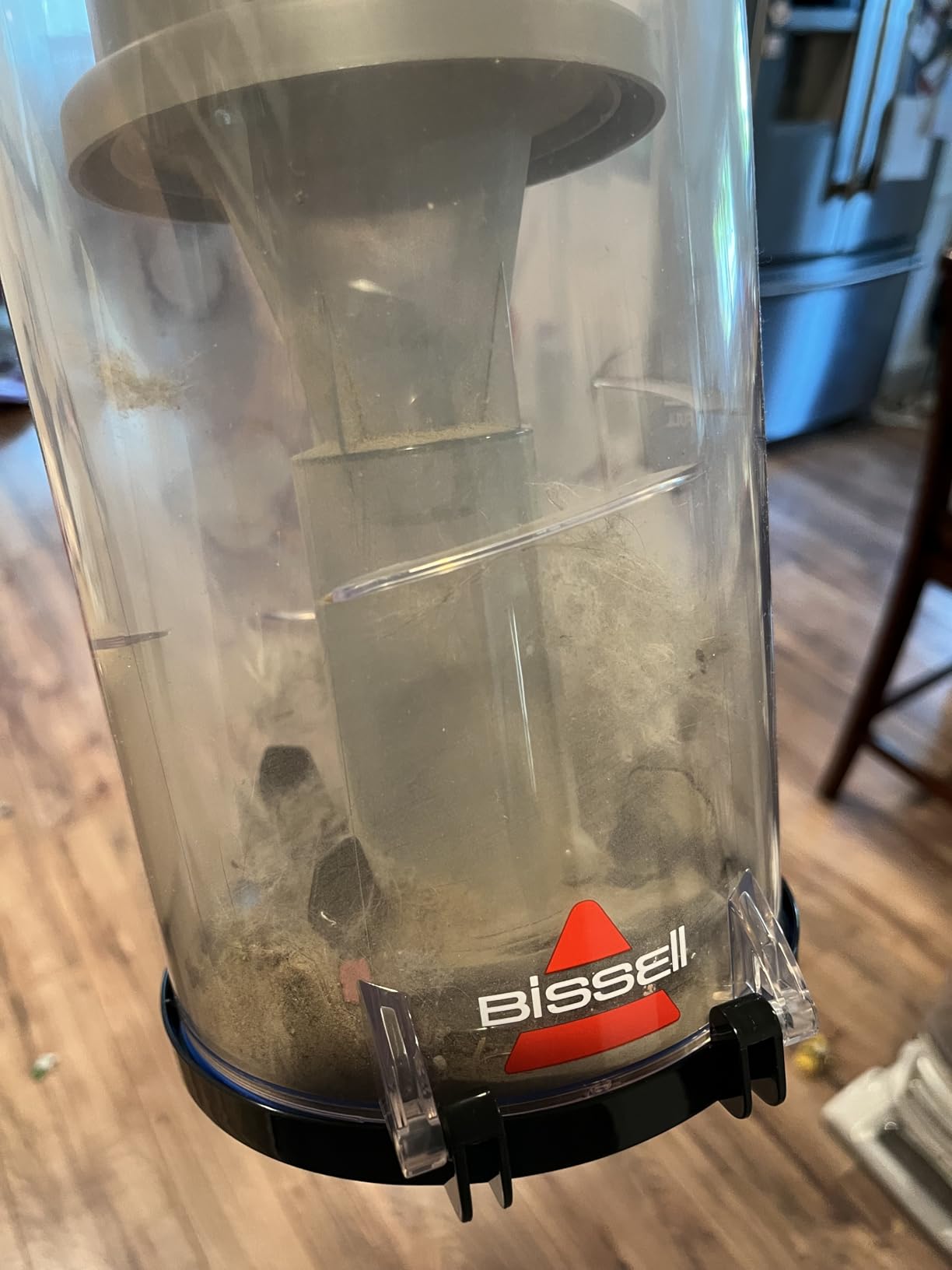 BISSELL 2252 CleanView Swivel Upright Bagless Vacuum with Swivel Steering, Powerful Pet Hair Pick Up, Specialized Pet Tools, Large Capacity Dirt Tank, Easy Empty - Customer Photo 2