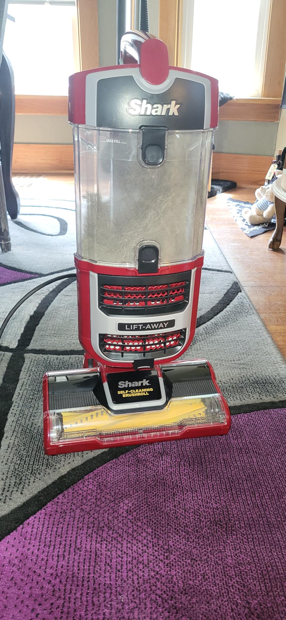 Shark ZU561 Navigator Lift-Away Speed Self Cleaning Brushroll Lightweight Upright Vacuum with HEPA Filter, Red Peony - Customer Photo 1
