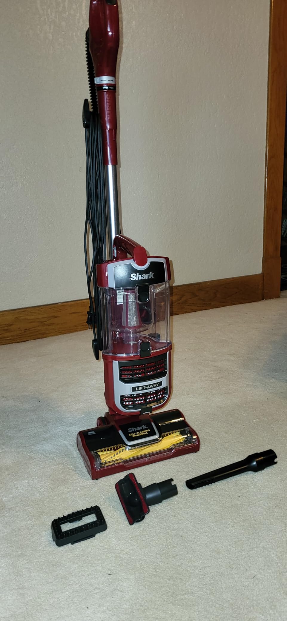 Shark ZU561 Navigator Lift-Away Speed Self Cleaning Brushroll Lightweight Upright Vacuum with HEPA Filter, Red Peony - Customer Photo 2