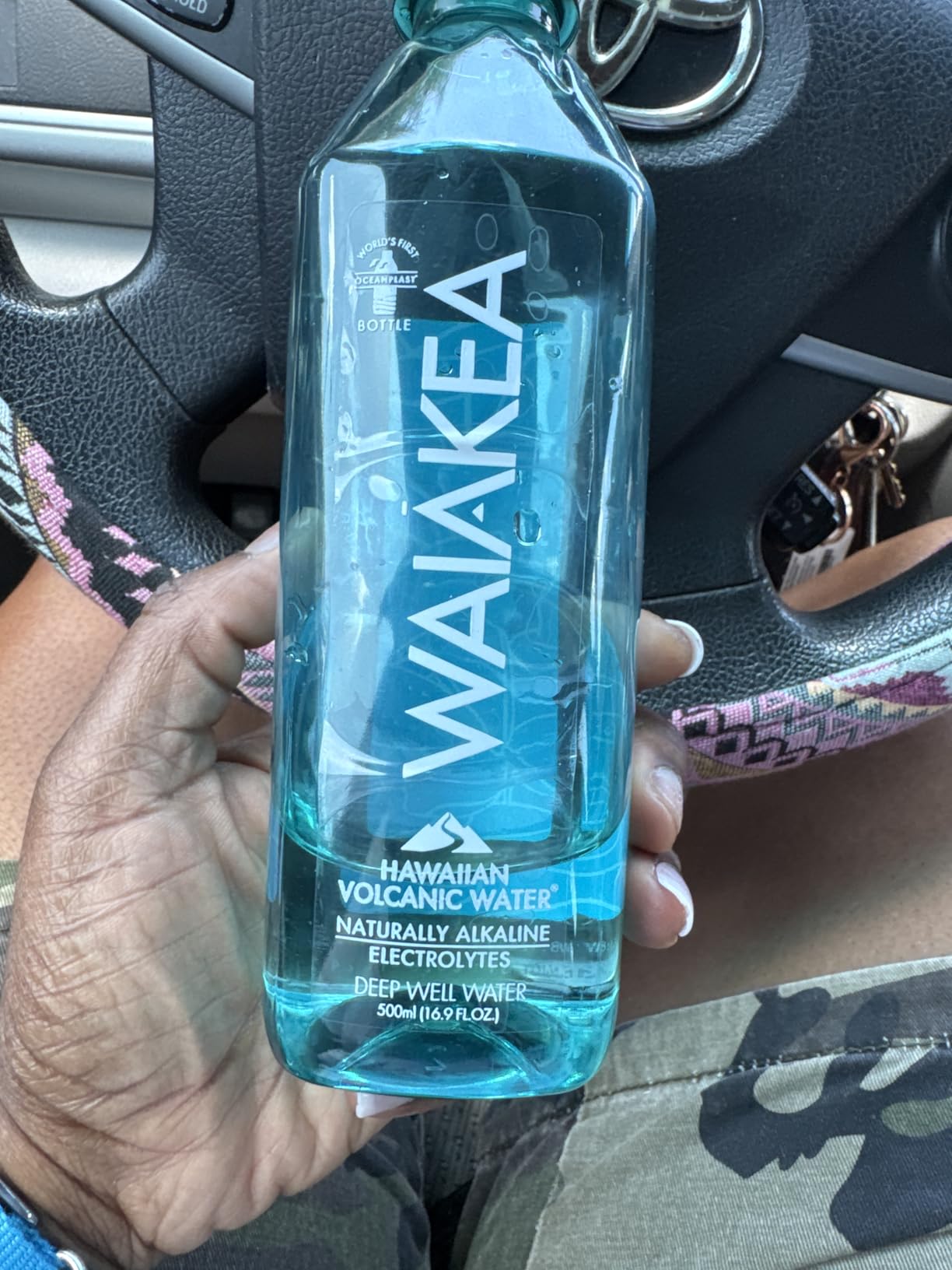 Waiākea - Hawaiian Volcanic Water - Naturally Alkaline Water - pH Range 7.6 to 8.2 - All Natural Minerals & Electrolytes - 100% Recycled Water Bottles - Bottled Water 15 Pack - 23.7 Fl Oz, 700 mL - Customer Photo 1