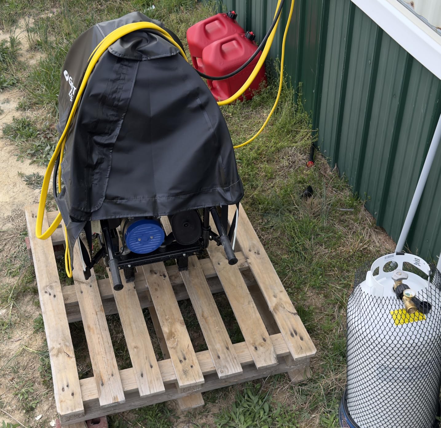 DuroMax XP13000EH 13,000-Watt Dual Fuel Portable Generator - Gas & Propane, Electric Start, Whole Home Backup Power, Transfer Switch Ready, RV & Emergency Ready Customer Review DuroMax XP13000EH 13,000-Watt Dual Fuel Portable Generator - Gas & Propane, Electric Start, Whole Home Backup Power, Transfer Switch Ready, RV & Emergency Ready - Customer Photo 1