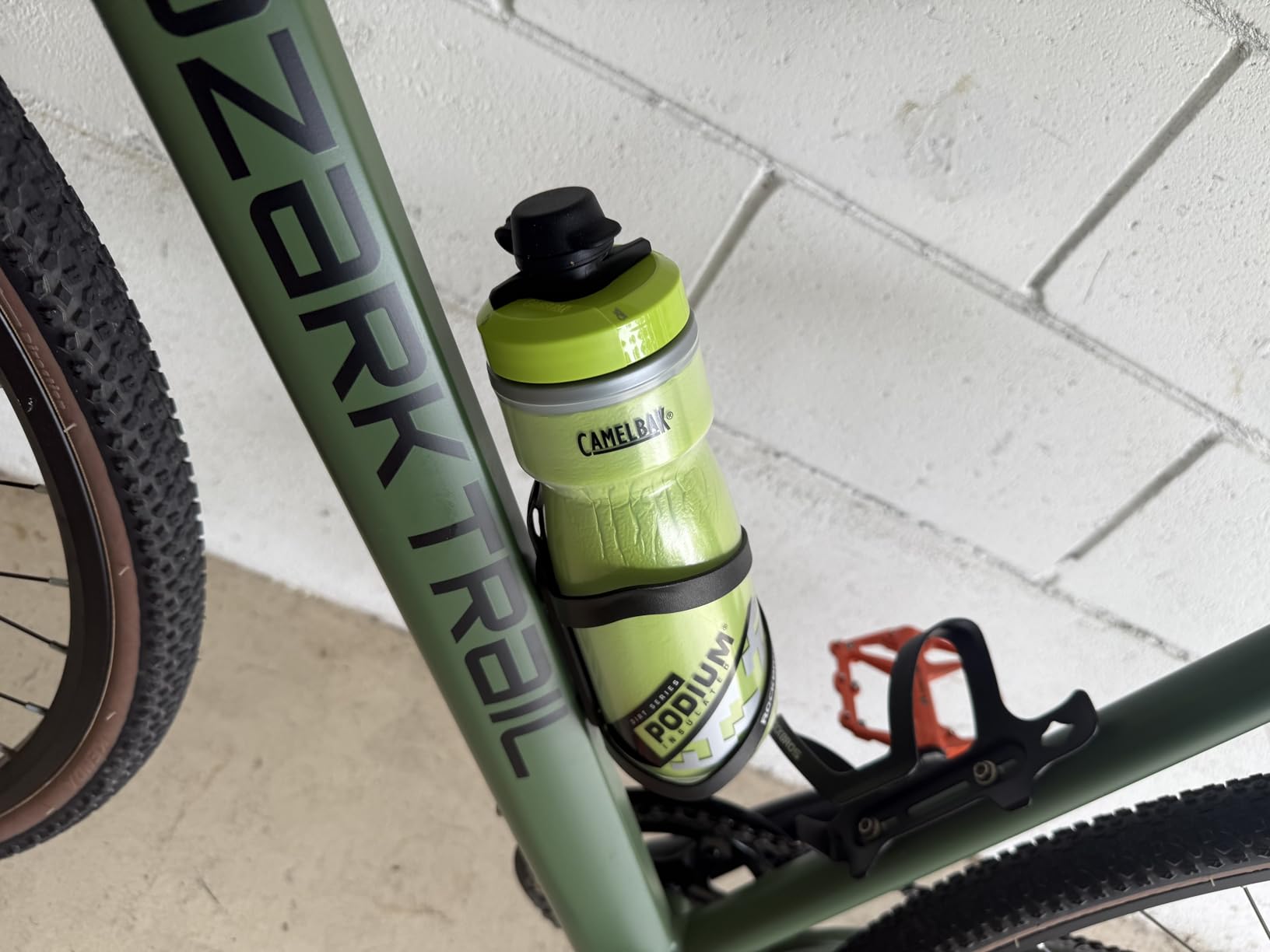 CamelBak Podium Dirt Series Chill Insulated Mountain Bike Squeeze Water Bottle Black, 21oz - Customer Photo 2