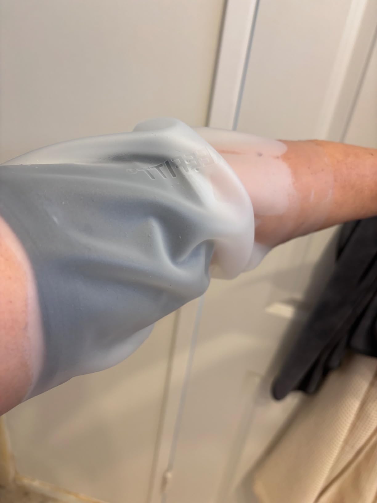 ZhiGu PICC Line Shower Cover for Upper Arm M ize, Watertight Arm Shower Protector for PICC Line, Chemotherapy, Home Antibiotic Infusion and Surgery New Liquid Silicone Material - Customer Photo 2