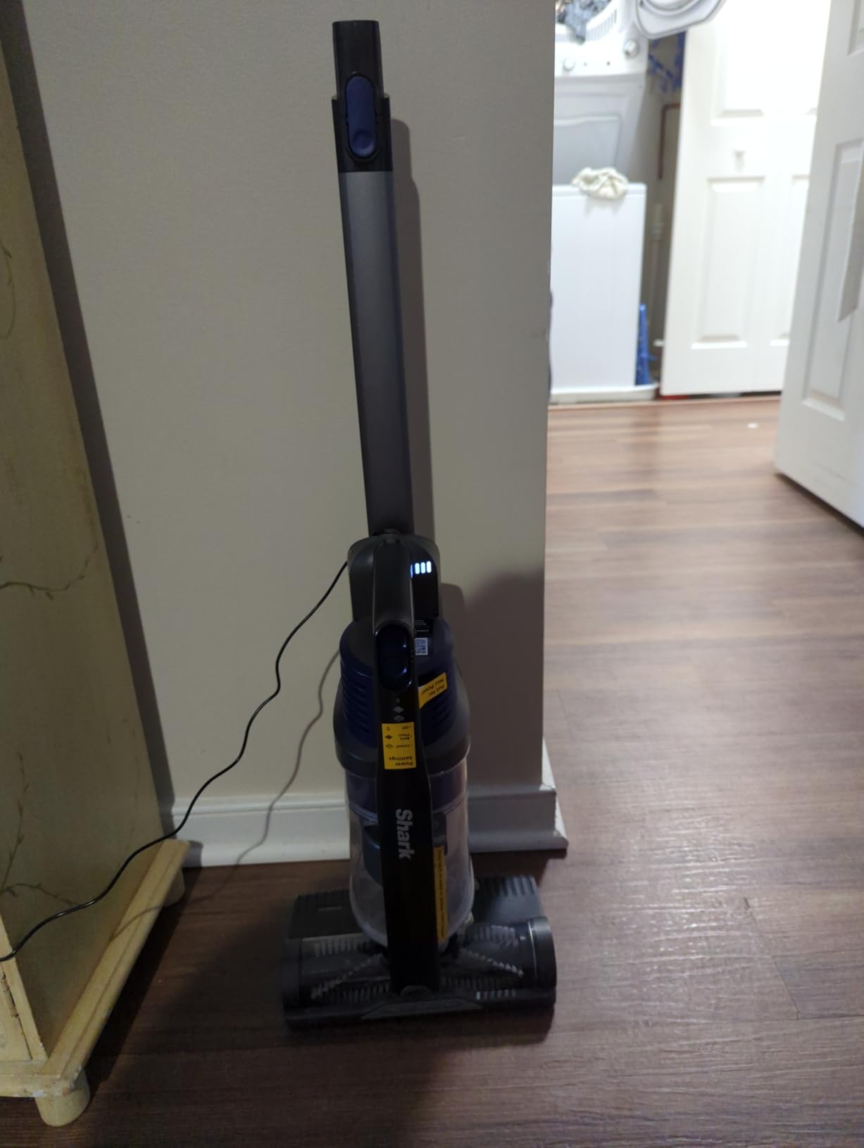 Shark | Pet Cordless Vacuum Cleaner | LED Headlights | Removable Handheld Vacuum for Pet Hair | Crevice Tool & Pet Multi-Tool Included | 40min Runtime | For Carpet & Hard Floors | Grey | IX141 - Customer Photo 2