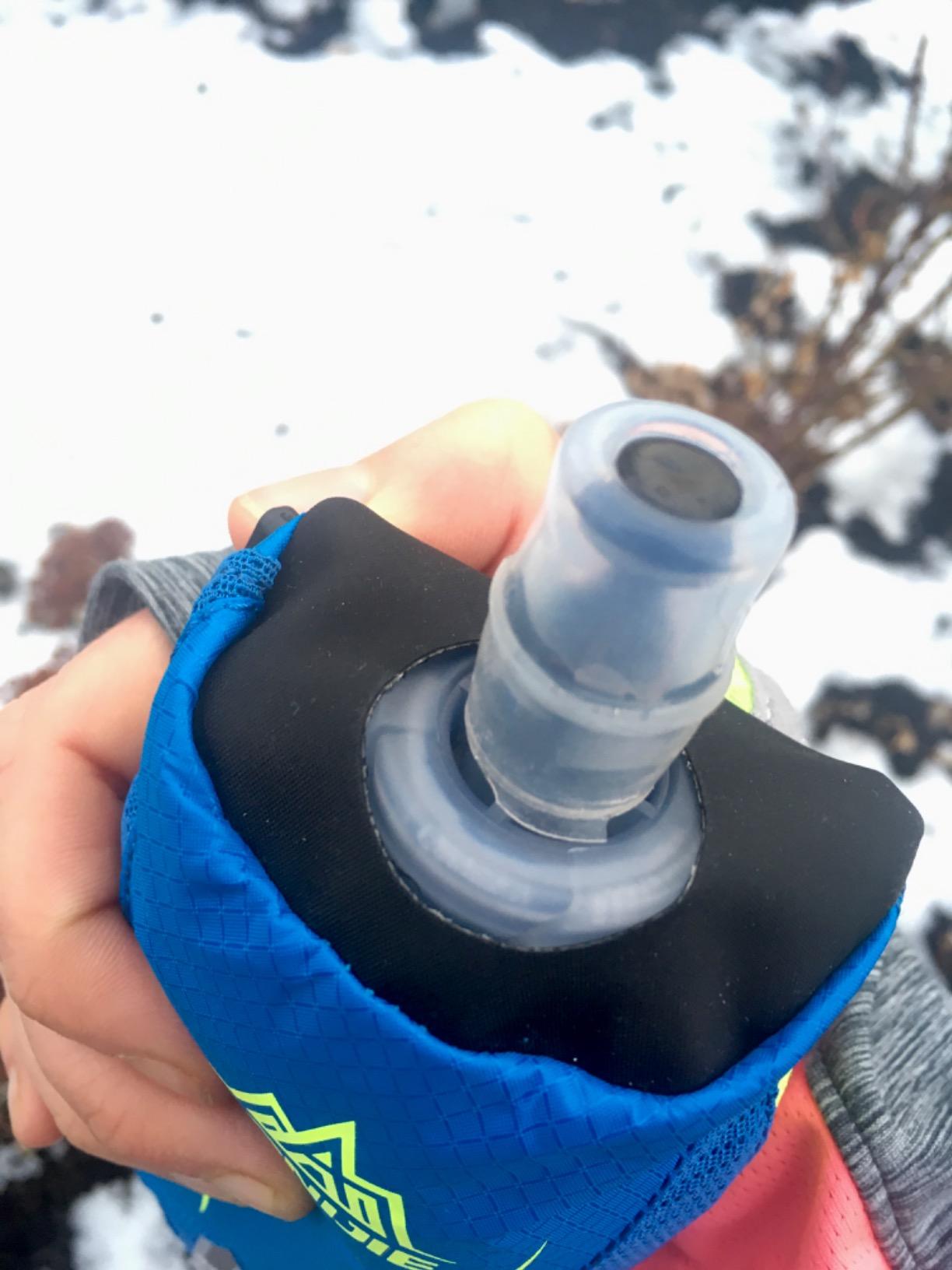 TRIWONDER Handheld Water Bottle for Running, Quick Grip Chill 17 oz Handheld Soft Water Bottle with Hand Strap Hydration Pack, BPA Sport Soft Flask (Blue) - Customer Photo 1