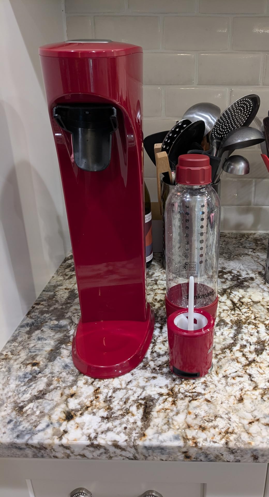Drinkmate OmniFizz Sparkling Water and Soda Maker, Carbonates Any Drink, Special Bundle - Includes 60L CO2 Cylinder, Two Carbonation Bottles, and Fizz Infuser (Matte Black) - Customer Photo 1