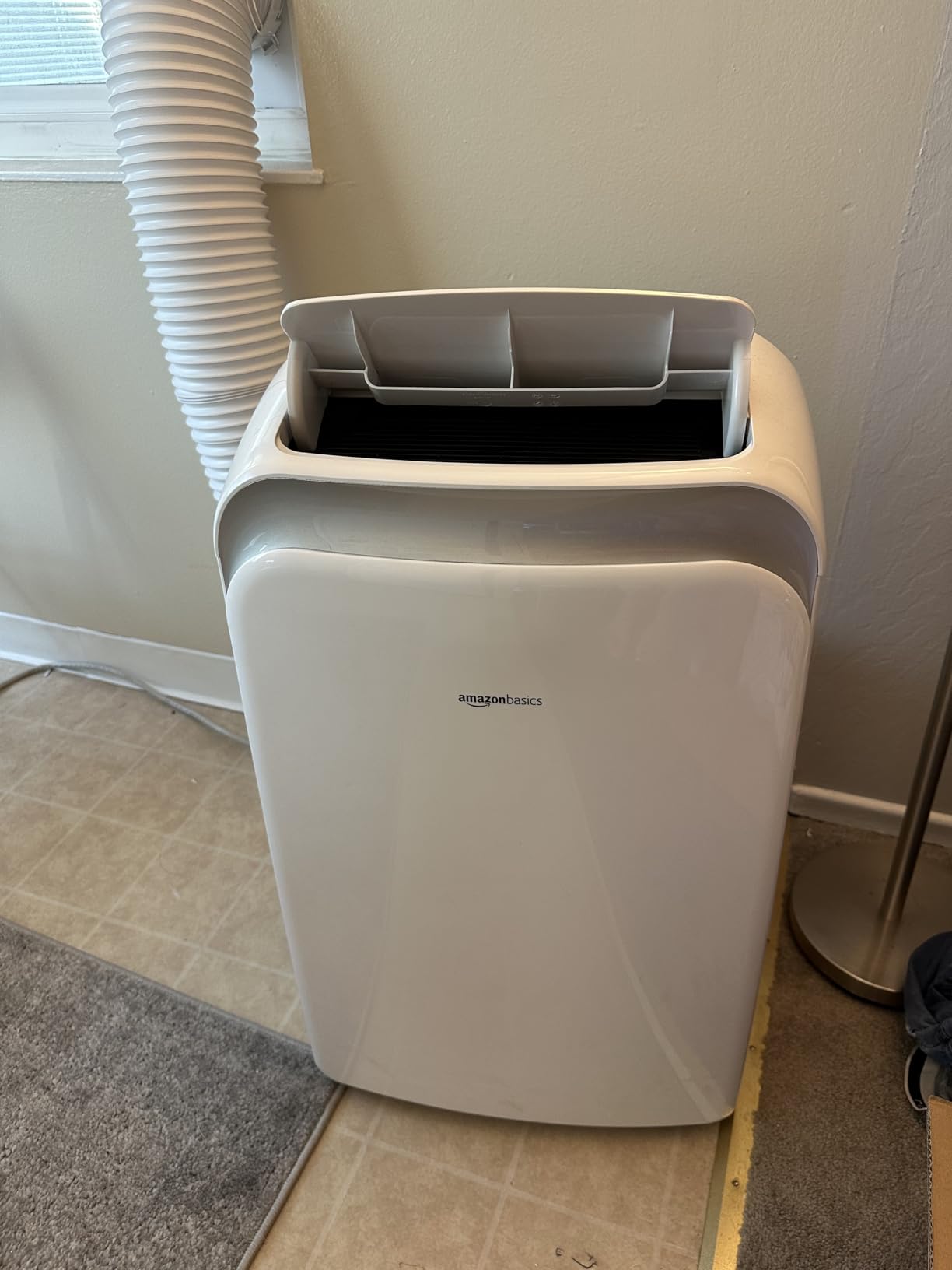 Amazon Basics 4-In-1 Portable Air Conditioner, 13500 BTU (ASHRAE), Cools Up to 550 Sqf, Portable AC with Cool/Heat/Dry (Dehumidifier)/Fan-Only Functions, Auto Mode, Sleep Mode, Timer, White - Customer Photo 3