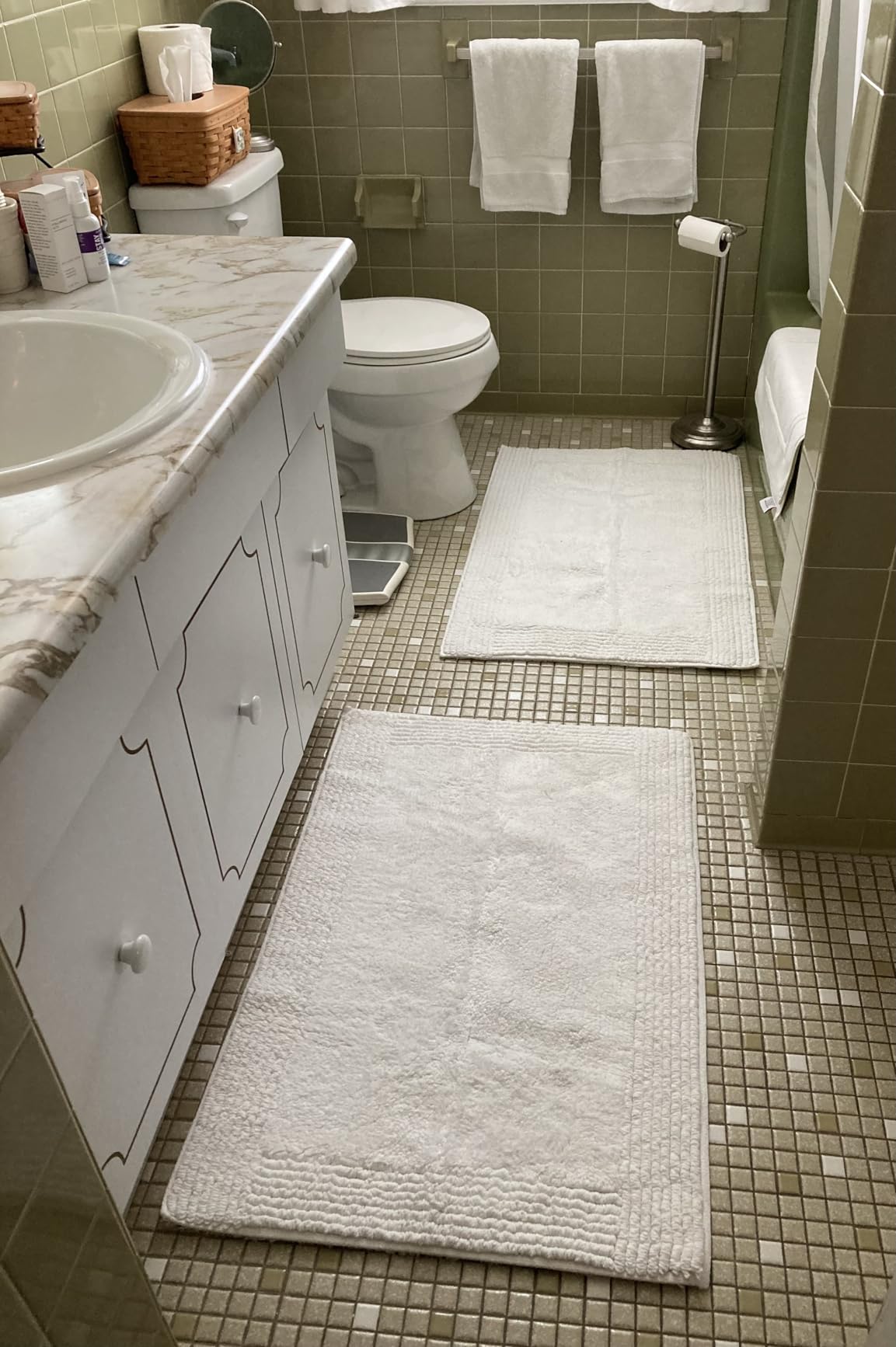 Madison Park Splendor Reversible 100% Cotton Tufted Bathroom Rug-3000 GSM Hotel Quality Luxurious Plush Medium Pile Bath Mat Absorbent, Quick Dry, Shower Room Décor, 21x34, White Customer Review Madison Park Splendor Reversible 100% Cotton Tufted Bathroom Rug-3000 GSM Hotel Quality Luxurious Plush Medium Pile Bath Mat Absorbent, Quick Dry, Shower Room Décor, 21x34, White - Customer Photo 1