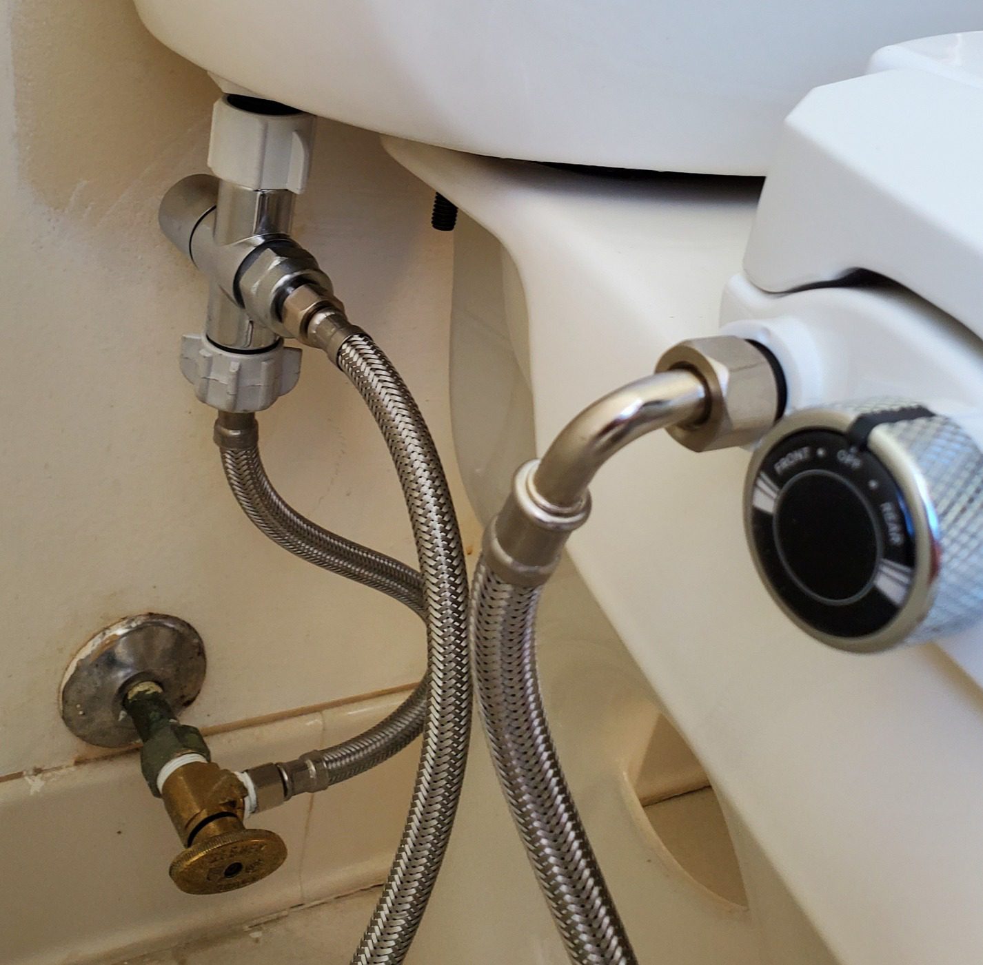 Brondell Bidet Toilet Seat Non-Electric Swash Ecoseat, Fits Elongated Toilets, White - Dual Nozzle System, Ambient Water Temperature - Bidet with Easy Installation Customer Review Brondell Bidet Toilet Seat Non-Electric Swash Ecoseat, Fits Elongated Toilets, White - Dual Nozzle System, Ambient Water Temperature - Bidet with Easy Installation - Customer Photo 1