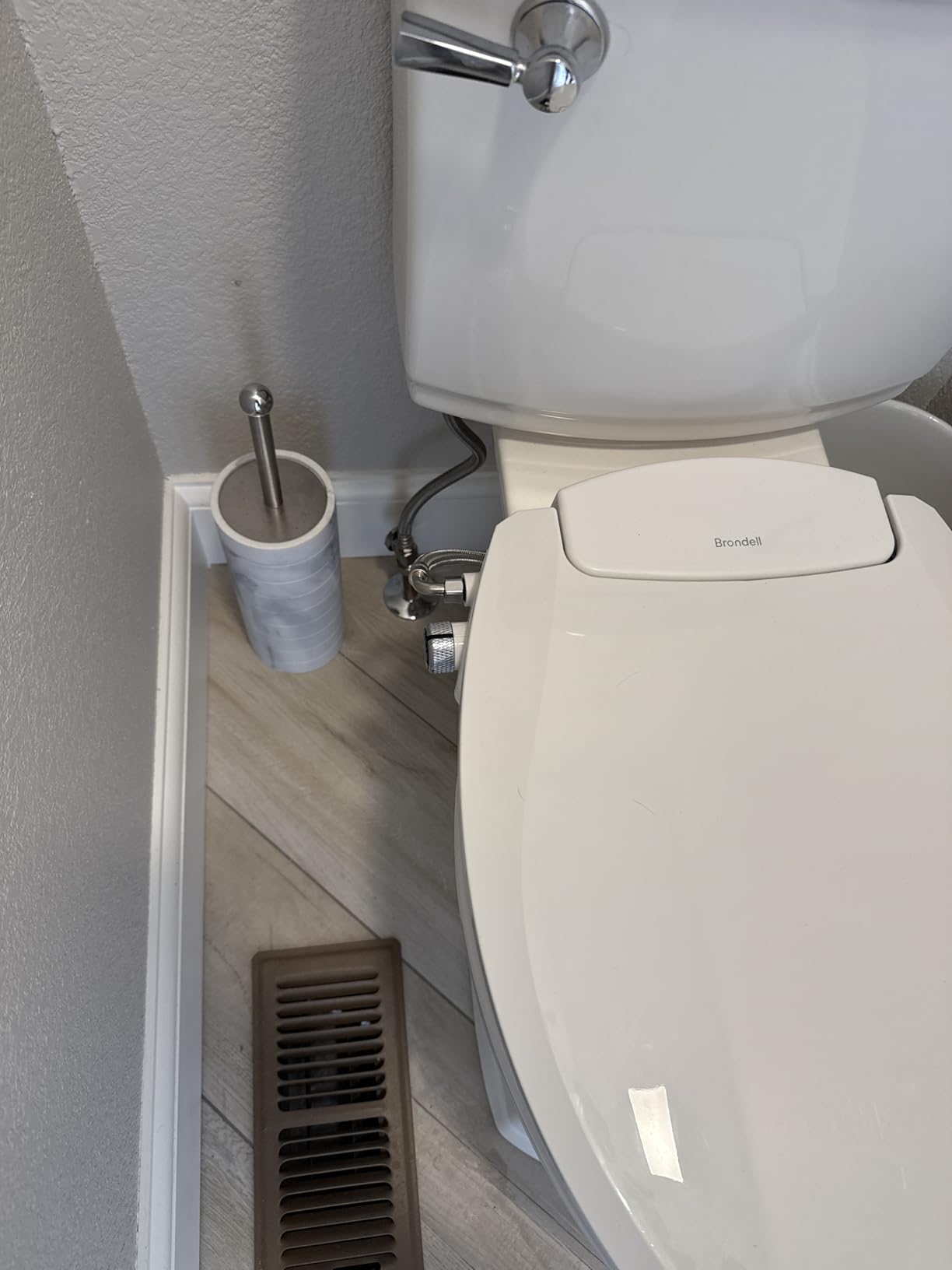 Brondell Bidet Toilet Seat Non-Electric Swash Ecoseat, Fits Elongated Toilets, White - Dual Nozzle System, Ambient Water Temperature - Bidet with Easy Installation Customer Review Brondell Bidet Toilet Seat Non-Electric Swash Ecoseat, Fits Elongated Toilets, White - Dual Nozzle System, Ambient Water Temperature - Bidet with Easy Installation - Customer Photo 2