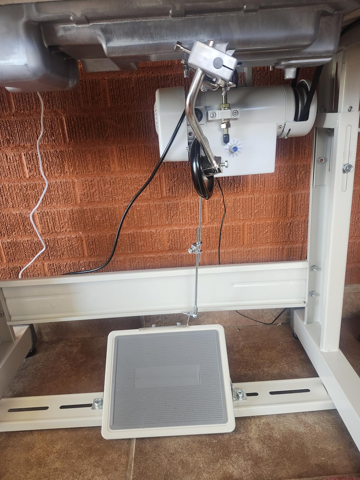 Industrial Sewing Machine Juki DDL-8100 Lockstitch Servo Motor + Table Stand Cut Juki DDL8700 + LED Lamp+ Commercial Grade Sewing Machine - Customer Photo 1