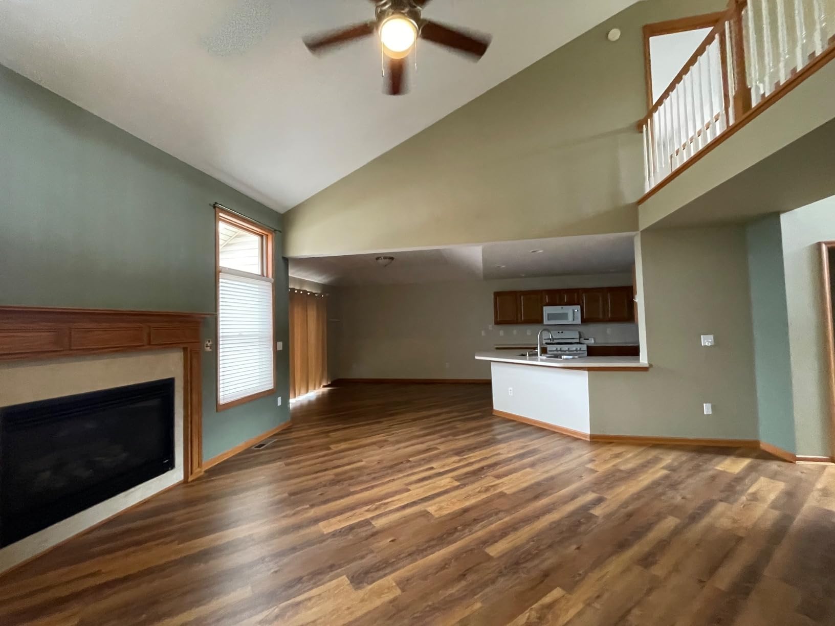 MORE Luxury Vinyl Floor Cleaner for Vinyl Plank Flooring - Ready to Use, Daily Cleaning Formula Customer Review MORE Luxury Vinyl Floor Cleaner for Vinyl Plank Flooring - Ready to Use, Daily Cleaning Formula - Customer Photo 1