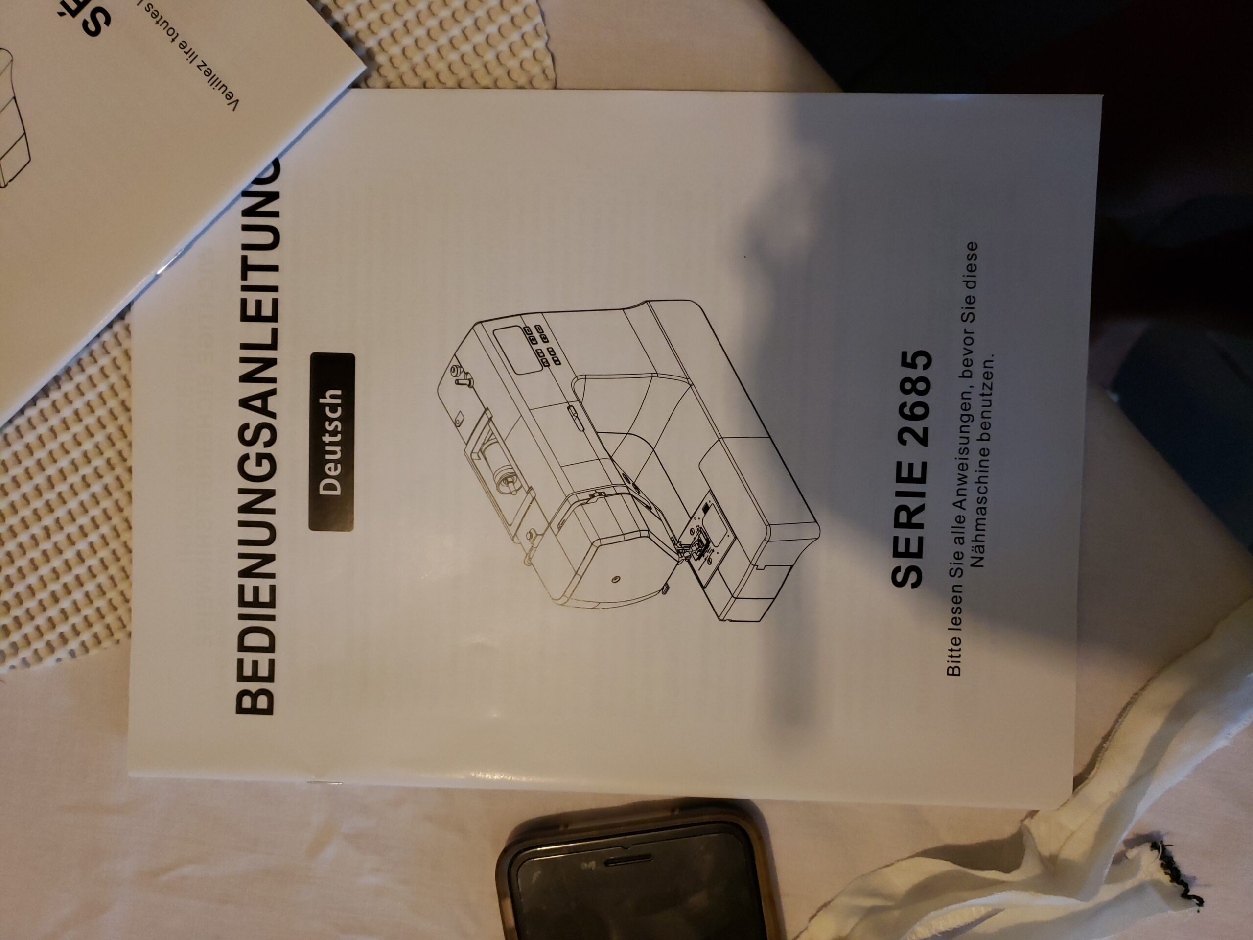 Portable Sewing Machine Computerized Embroidery Sewing Machine with 200 Unique Built-in Stitch and 8 Buttonholes - Customer Photo 2