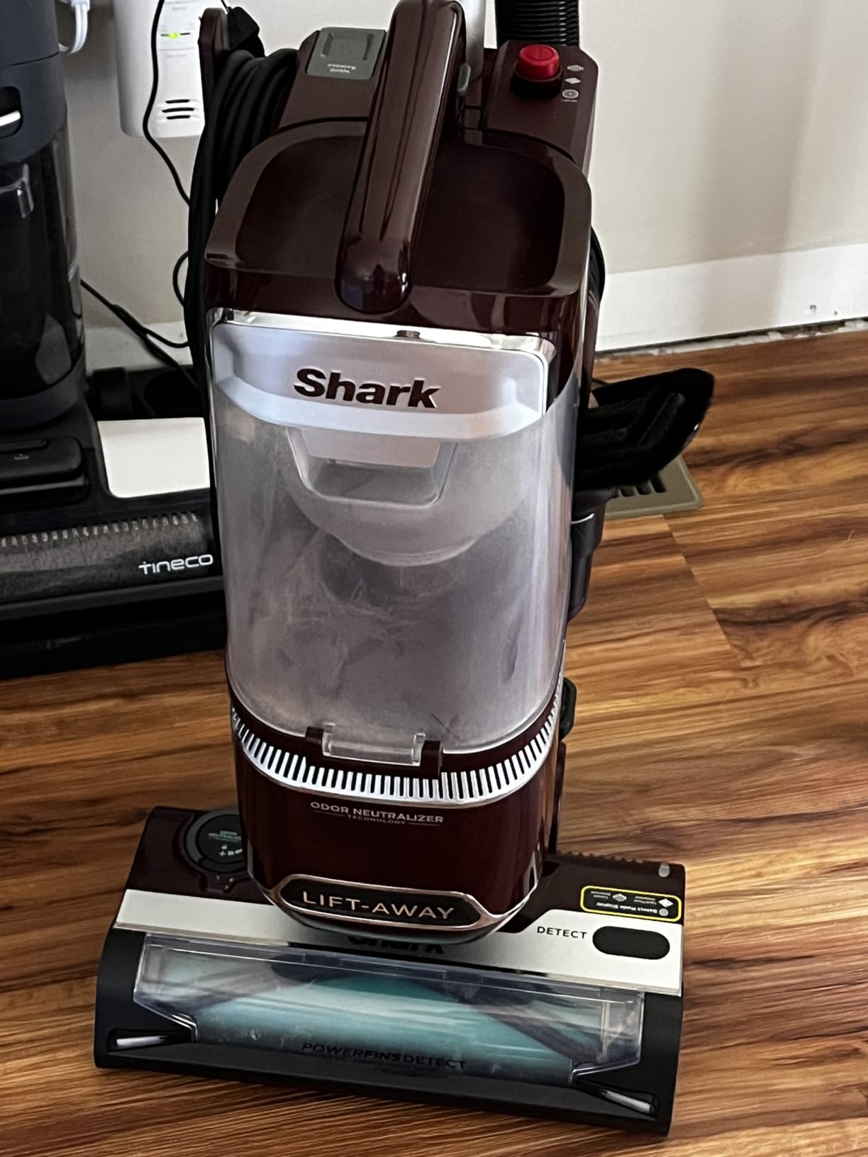 Shark | Upright Vacuum Cleaner for Home | Rotator Lift-Away | No Hair Wrap | HEPA Filter | Lightweight Bagless Vacuum for Pet Hair | LED Headlights For Carpets & Hardwood Floors | Silver | LA502 Customer Review Shark | Upright Vacuum Cleaner for Home | Rotator Lift-Away | No Hair Wrap | HEPA Filter | Lightweight Bagless Vacuum for Pet Hair | LED Headlights For Carpets & Hardwood Floors | Silver | LA502 - Customer Photo 4
