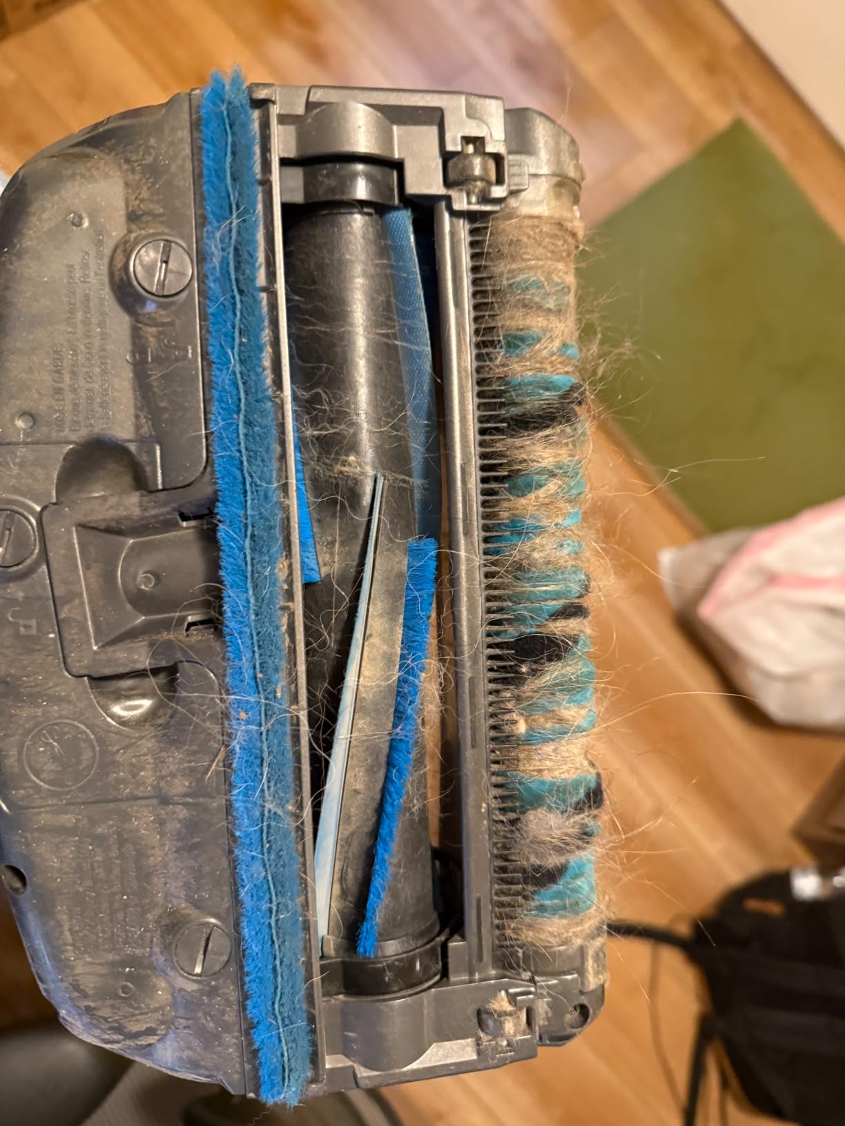 Shark Cordless Vacuum Cleaner, HEPA Filter, Lightweight, Portable, Rechargeable, Pet Hair Pickup, Removable Handheld, Crevice, Upholstery & Dusting Brush Included, 40-min runtime, Red, IZ362H - Customer Photo 5