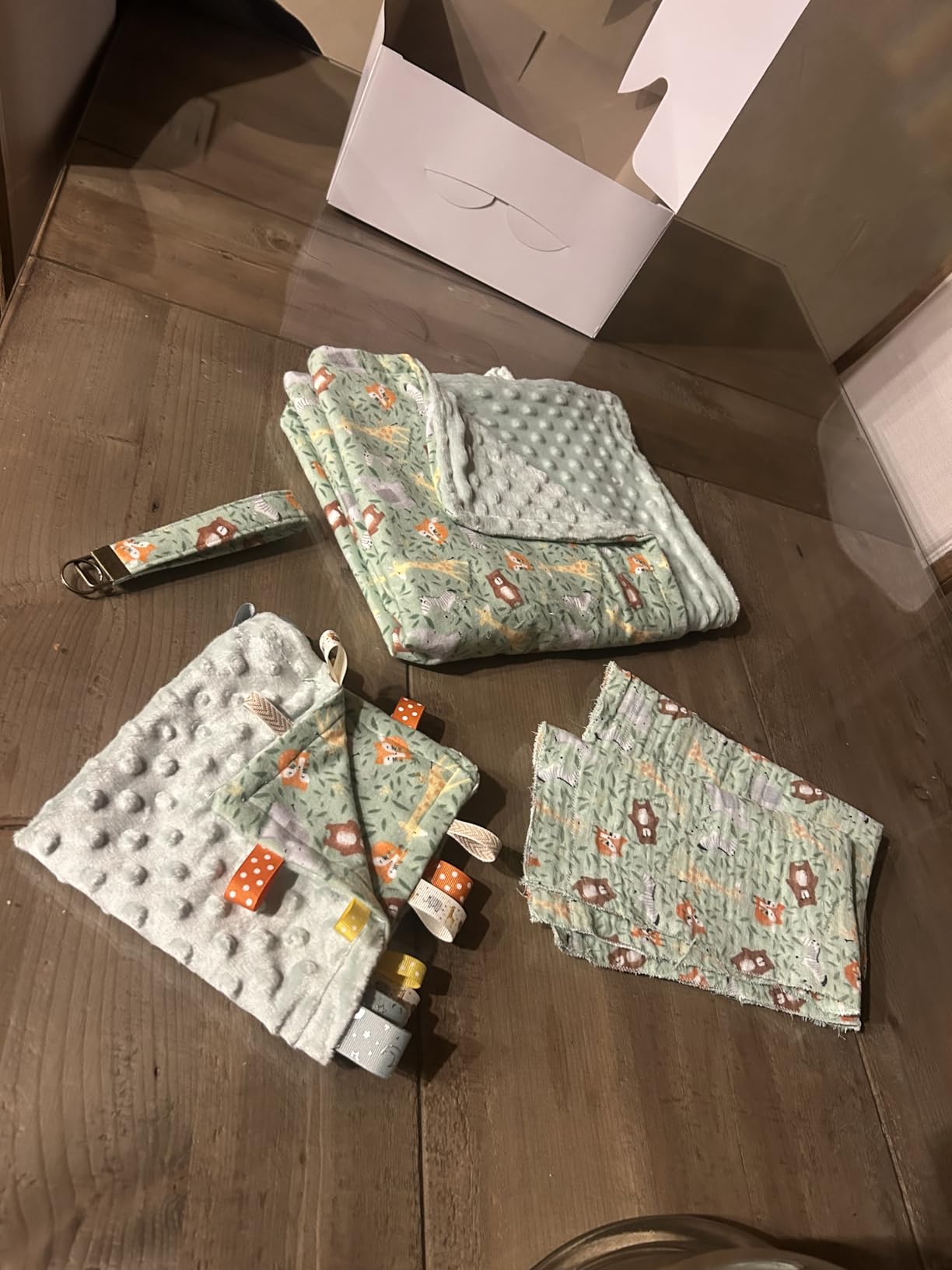 Brother CS5055 Computerized Sewing Machine, 60 Built-in Stitches, LCD Display, 7 Included Feet, White - Customer Photo 1