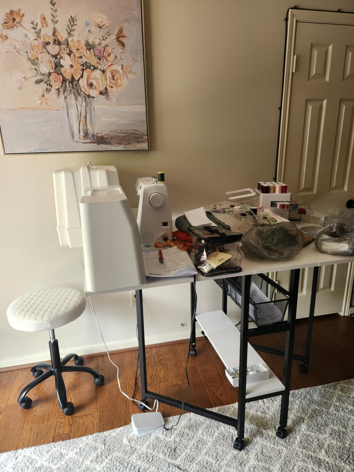 Brother CS7000X Computerized Sewing and Quilting Machine, 70 Built-in Stitches, LCD Display, Wide Table, 10 Included Feet, White - Customer Photo 1