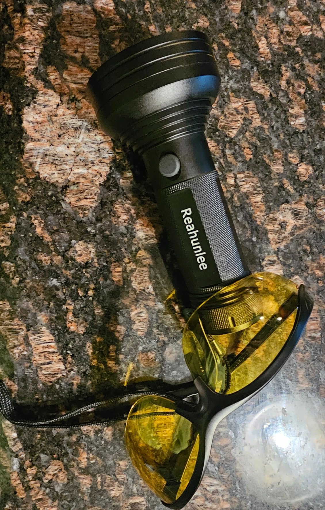 Air Conditioner UV Dye Leak Detector, Pro Auto Oil AC UV Dye Leak Test Detection Tool Kit 68 LED A/C UV Flashlight Detector with Protective Glasses Customer Review Air Conditioner UV Dye Leak Detector, Pro Auto Oil AC UV Dye Leak Test Detection Tool Kit 68 LED A/C UV Flashlight Detector with Protective Glasses - Customer Photo 1