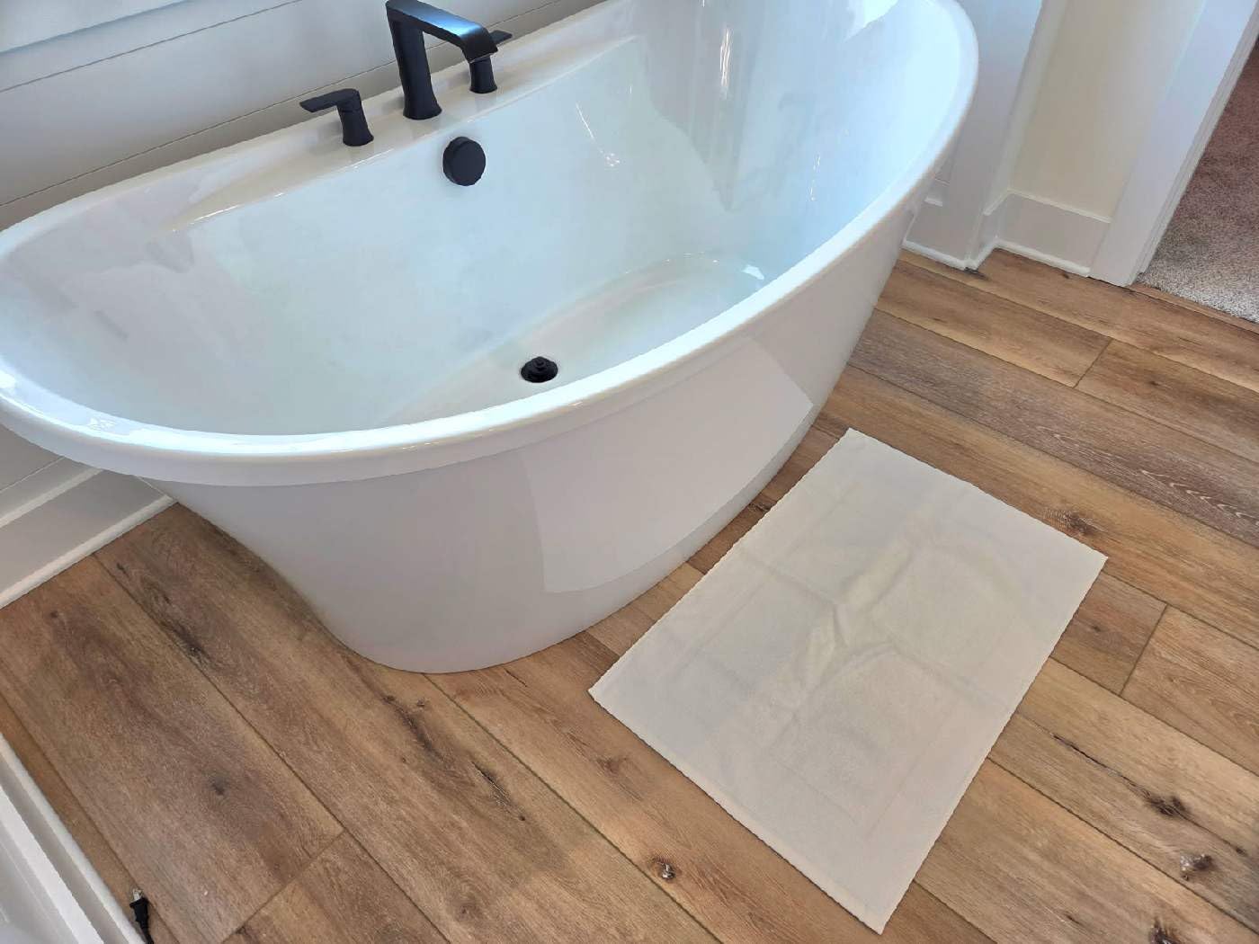 Amazon Basics Non-Slip Cotton Bath Mat, 100% Cotton Absorbent, Machine Washable, 31 Amazon Basics Non-Slip Cotton Bath Mat, 100% Cotton Absorbent, Machine Washable, 31