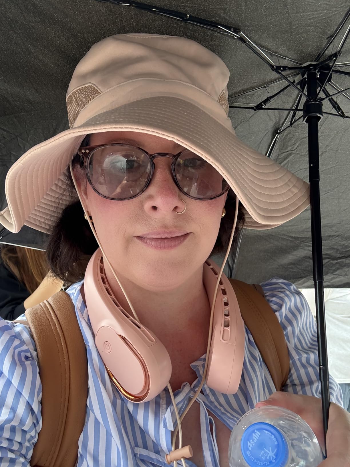 FrSara Neck Fan, Portable Personal Fan Strong Wind, 5200mAh, Air Volume,360° Cooling, No Hair Twisting, Air Volume On 2 Sides, Non-Slip, Quick Charge, Long Use Time, Birthday Gift for Women, Dad, Men - Customer Photo 2