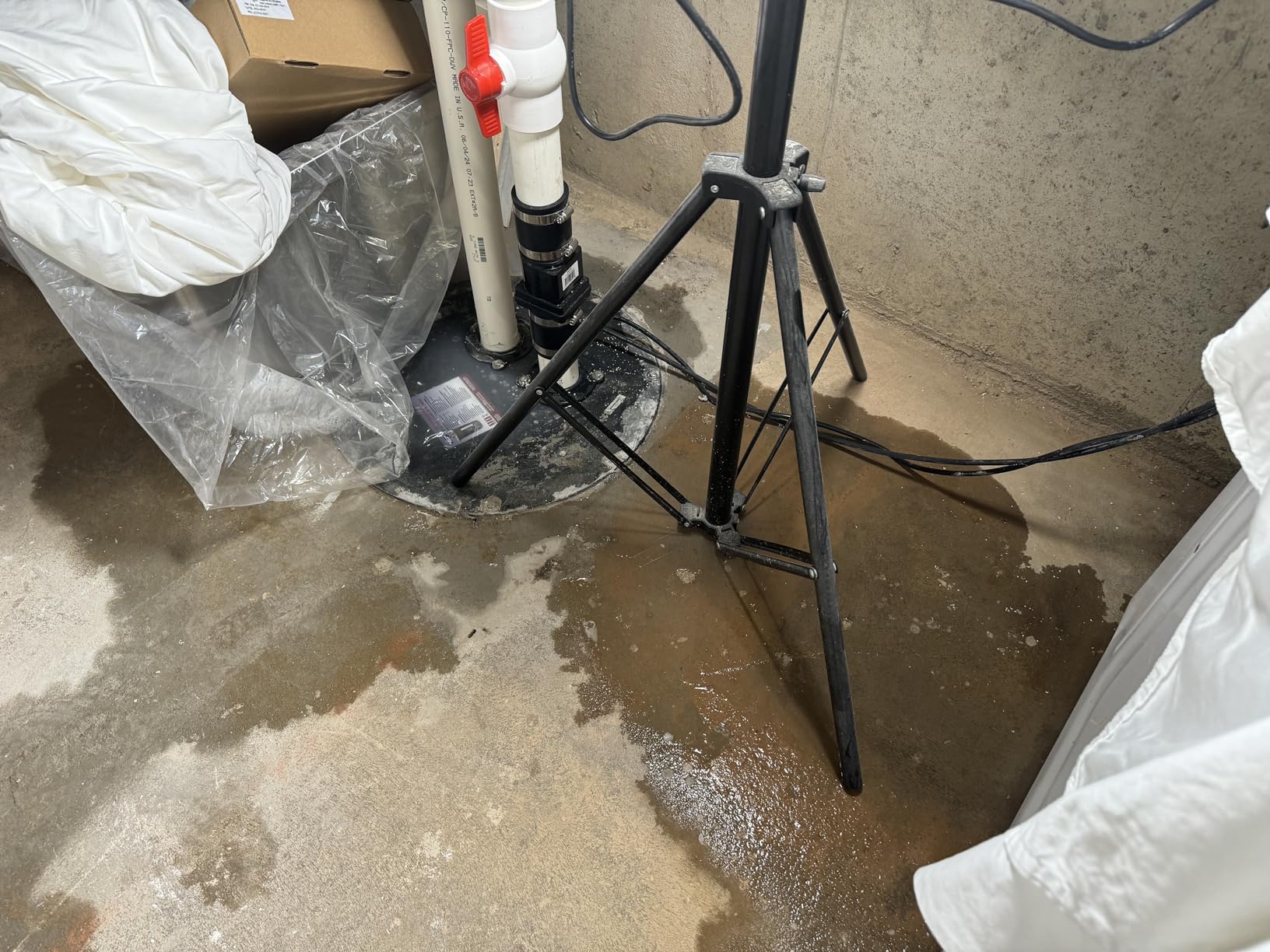 Superior Pump 93015-U Cast Iron Tethered Float Switch Sewage Pump with Basin Kit, 1/2 HP, Black - Customer Photo 2