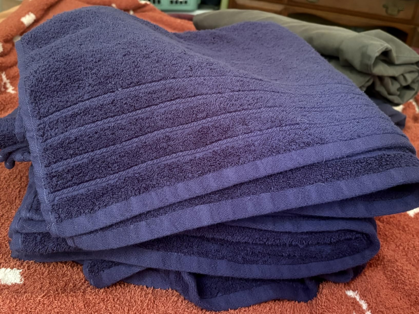 Tens Towels Pack of 4 Extra Large Bath Towels 30 x 60 Inches, 100% Cotton, Larger & Lighter Weight, Quicker to Dry, Super Soft and Absorbent, Perfect for Bathroom, Dark Grey - Customer Photo 2