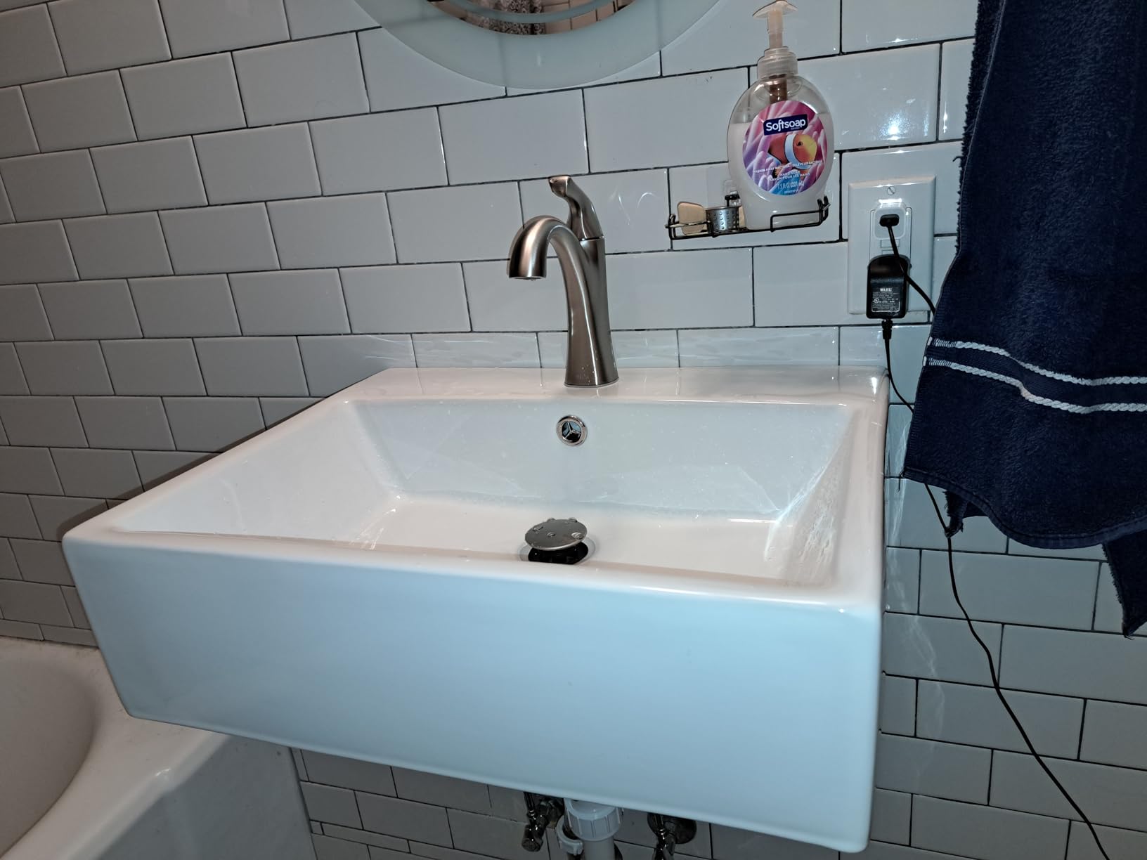 Delta Faucet Arvo Single Hole Bathroom Faucet, Single Handle Bathroom Faucet Chrome, Bathroom Sink Faucet, Drain Assembly Included, Chrome 15840LF Customer Review Delta Faucet Arvo Single Hole Bathroom Faucet, Single Handle Bathroom Faucet Chrome, Bathroom Sink Faucet, Drain Assembly Included, Chrome 15840LF - Customer Photo 2