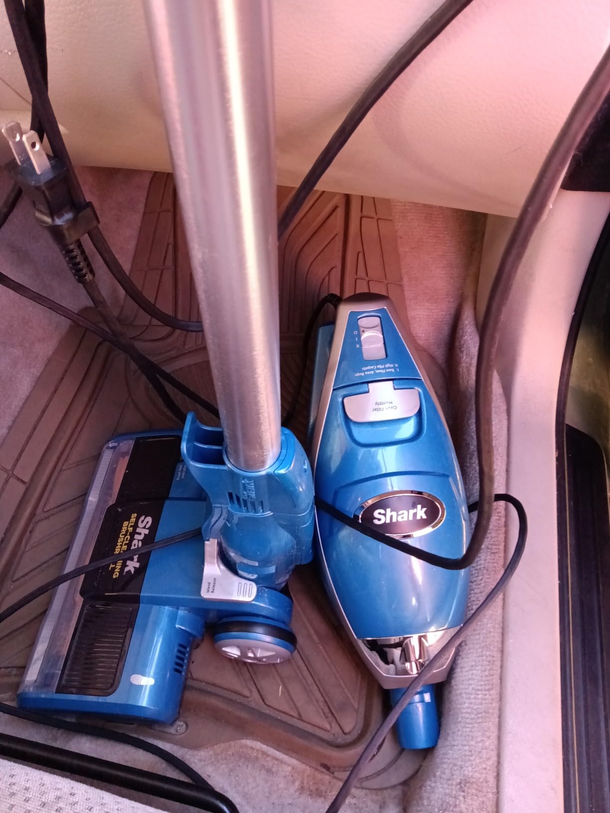 Shark HV343AMZ Rocket Corded Stick Vacuum with Self-Cleaning Brushroll, Lightweight & Maneuverable, Perfect for Pet Hair Pickup, Converts to a Hand Vacuum, Crevice Upholstery Tools, Blue/Silver - Customer Photo 3