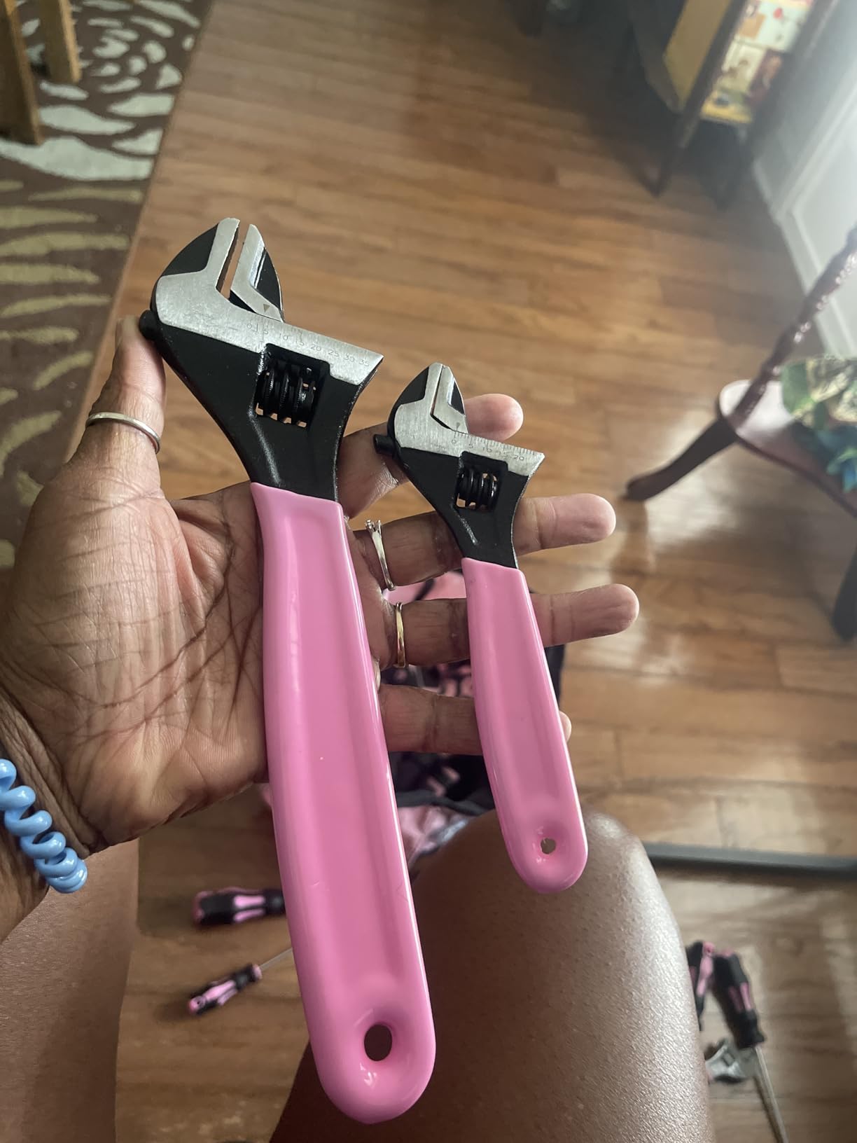 WORKPRO 2-Piece Adjustable Wrench Set, 6-Inch & 10-Inch Wide Jaw Black Oxide Wrench, Cr-V Steel, Metric & SAE Scales - Customer Photo 1