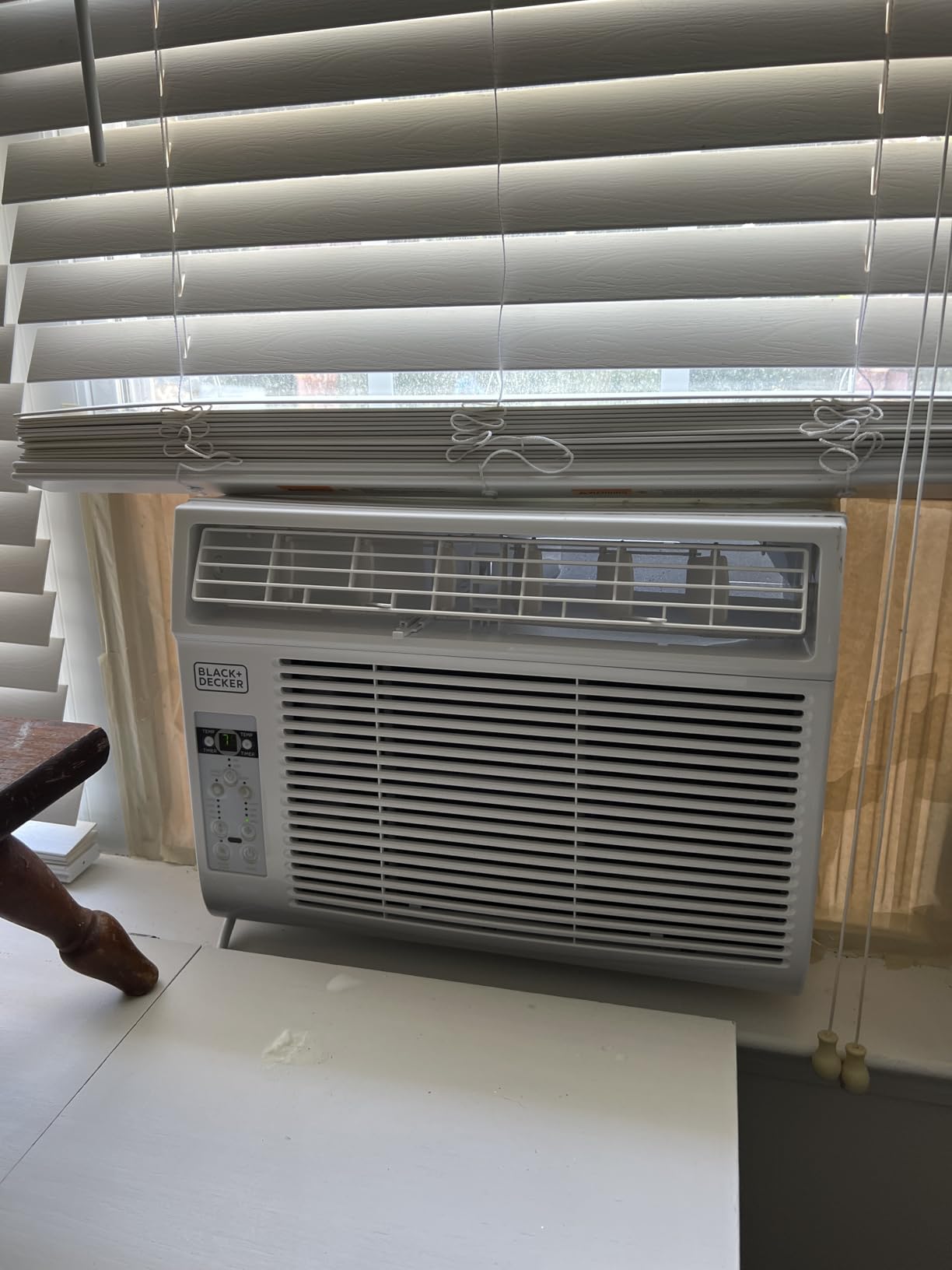 BLACK+DECKER Window Air Conditioner 8000 BTU, AC Window Unit Cools Up to 350 Square Feet, Window AC Unit with Remote Control, 3 Cooling Speeds and Fan Only Function, BD08WT6, White Customer Review BLACK+DECKER Window Air Conditioner 8000 BTU, AC Window Unit Cools Up to 350 Square Feet, Window AC Unit with Remote Control, 3 Cooling Speeds and Fan Only Function, BD08WT6, White - Customer Photo 1