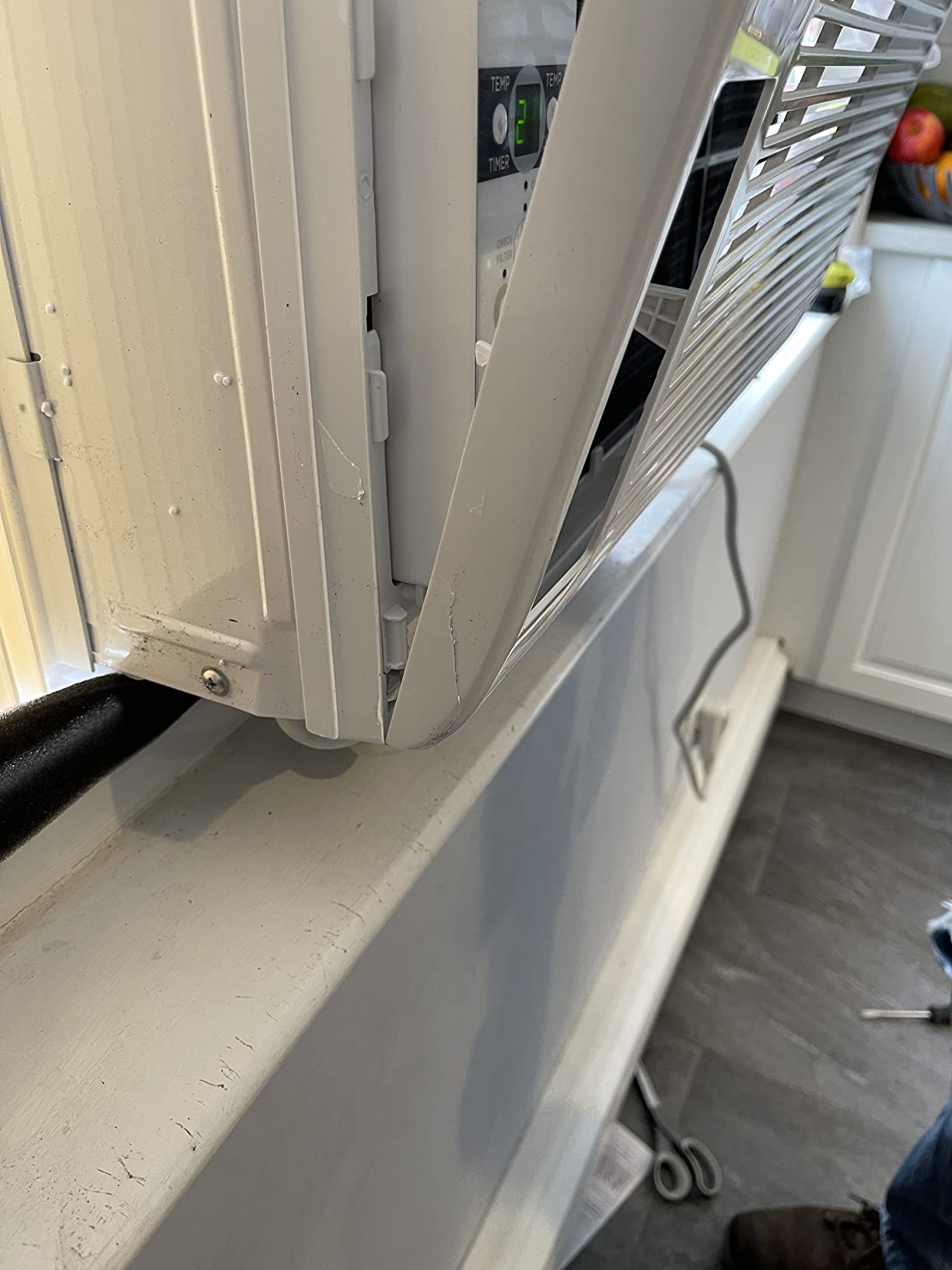 BLACK+DECKER Window Air Conditioner 6000 BTU, AC Window Unit Cools Up to 250 Square Feet, Window AC Unit with Remote Control, 3 Cooling Speeds and Fan Only Function, BD06WT6, White Customer Review BLACK+DECKER Window Air Conditioner 6000 BTU, AC Window Unit Cools Up to 250 Square Feet, Window AC Unit with Remote Control, 3 Cooling Speeds and Fan Only Function, BD06WT6, White - Customer Photo 5