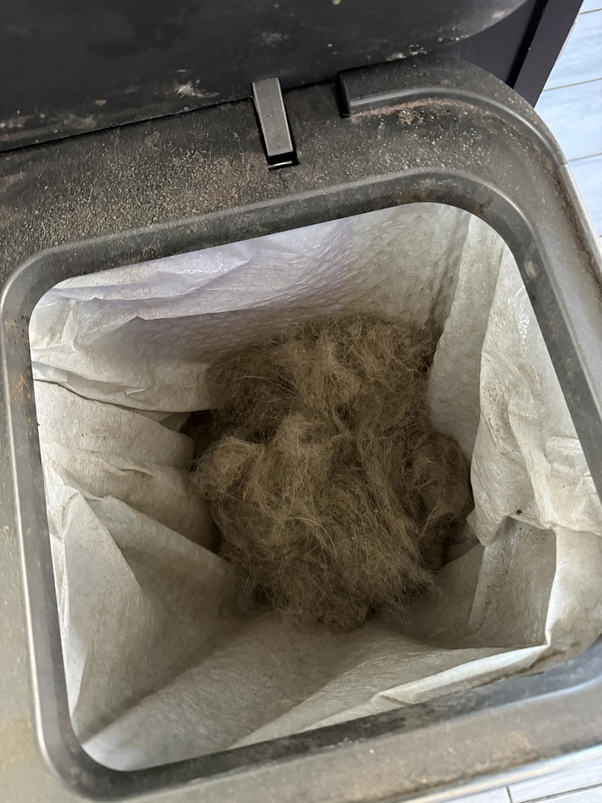 Shark Upright Vacuum, Navigator Lift-Away with Self-Cleaning Brushroll, HEPA Filter, Swivel Steering, Upholstery Tool & Pet Crevice Tool, Perfect for Pets & Multi-Surface, Teal, ZU503AMZ - Customer Photo 2