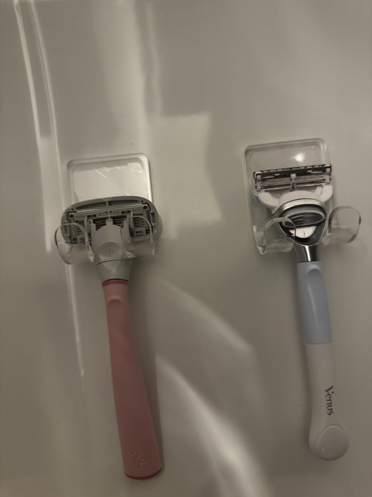 VIS'V Shower Wall Razor Holder, Metal Adhesive Razor Hooks for His and Hers, Waterproof, Black, 2 Pcs Customer Review VIS'V Shower Wall Razor Holder, Metal Adhesive Razor Hooks for His and Hers, Waterproof, Black, 2 Pcs - Customer Photo 1