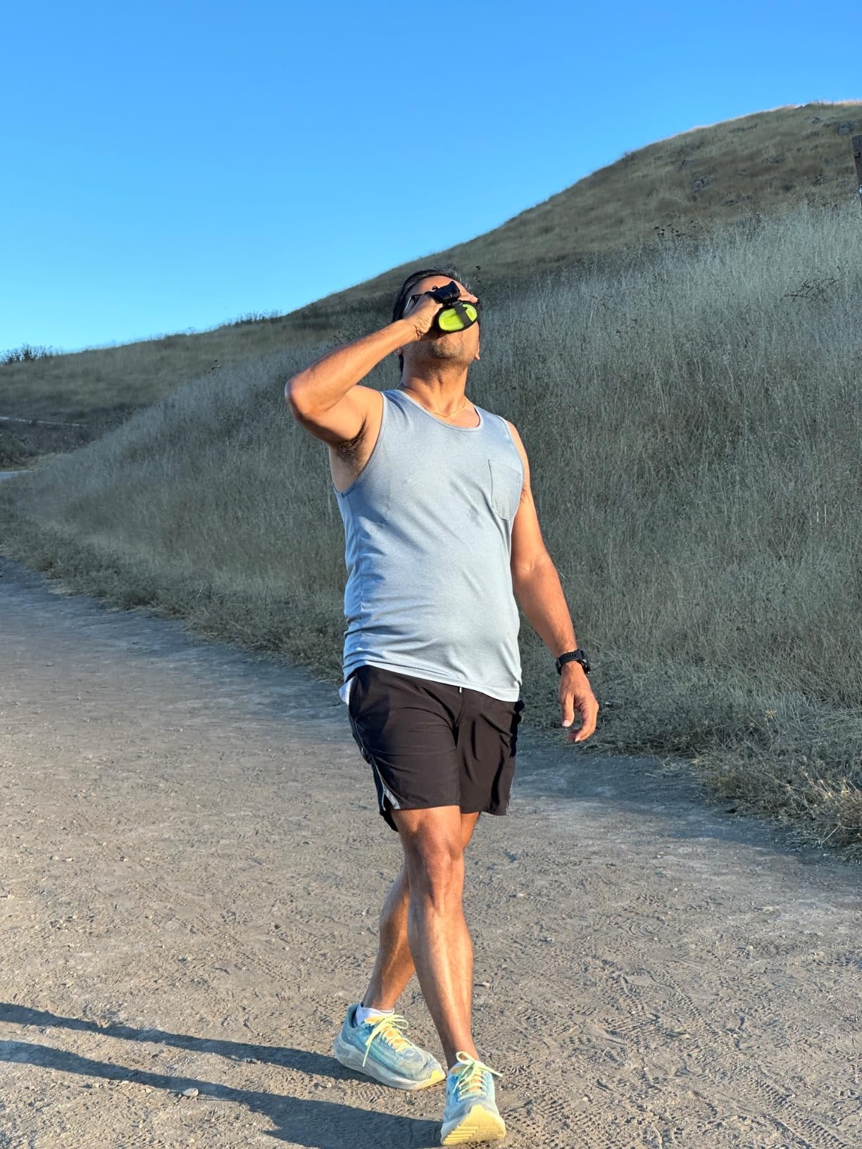 Amphipod Hydraform Ergo-Lite Handheld Water Bottle, BPA-Free Minimalist Insulated Hydration for Ultra-Running & Walking - Charcoal - 10.5 oz - Customer Photo 2