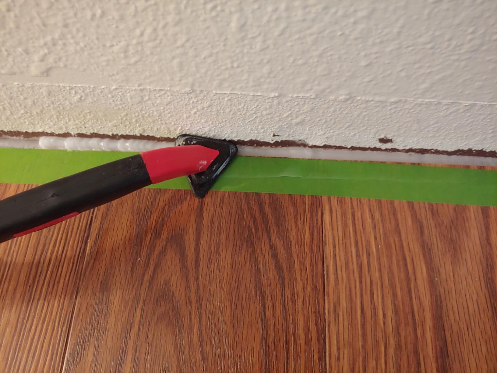 Clear BioSeal 100% Silicone Sealant Caulk General Purpose, Waterproof and Low Odor 10.1 Ounce Cartridge, Clear, (Pack of 1) Customer Review Clear BioSeal 100% Silicone Sealant Caulk General Purpose, Waterproof and Low Odor 10.1 Ounce Cartridge, Clear, (Pack of 1) - Customer Photo 1