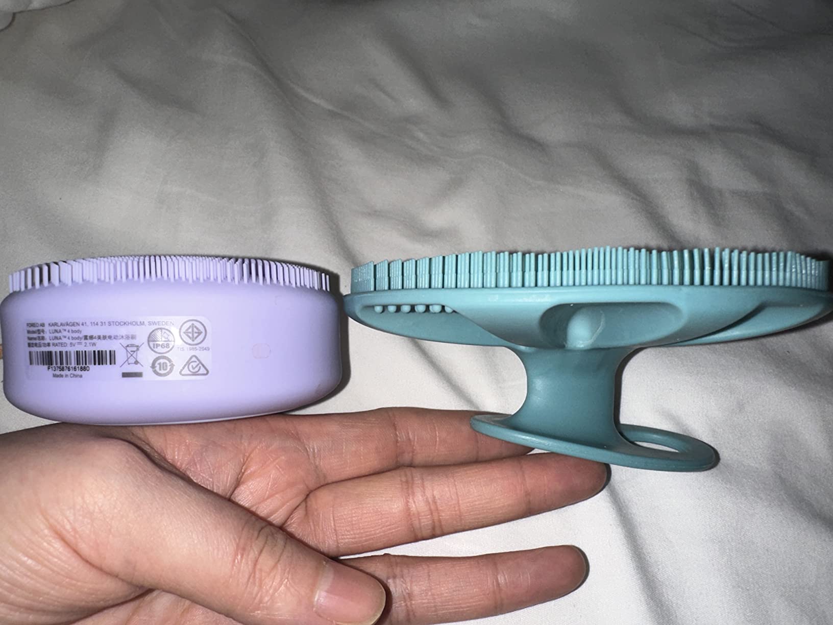 INNERNEED Soft Silicone Body Cleansing Brush Shower Scrubber, Gentle Exfoliating and Massage for All Kinds of Skin (Dark Green) - Customer Photo 1
