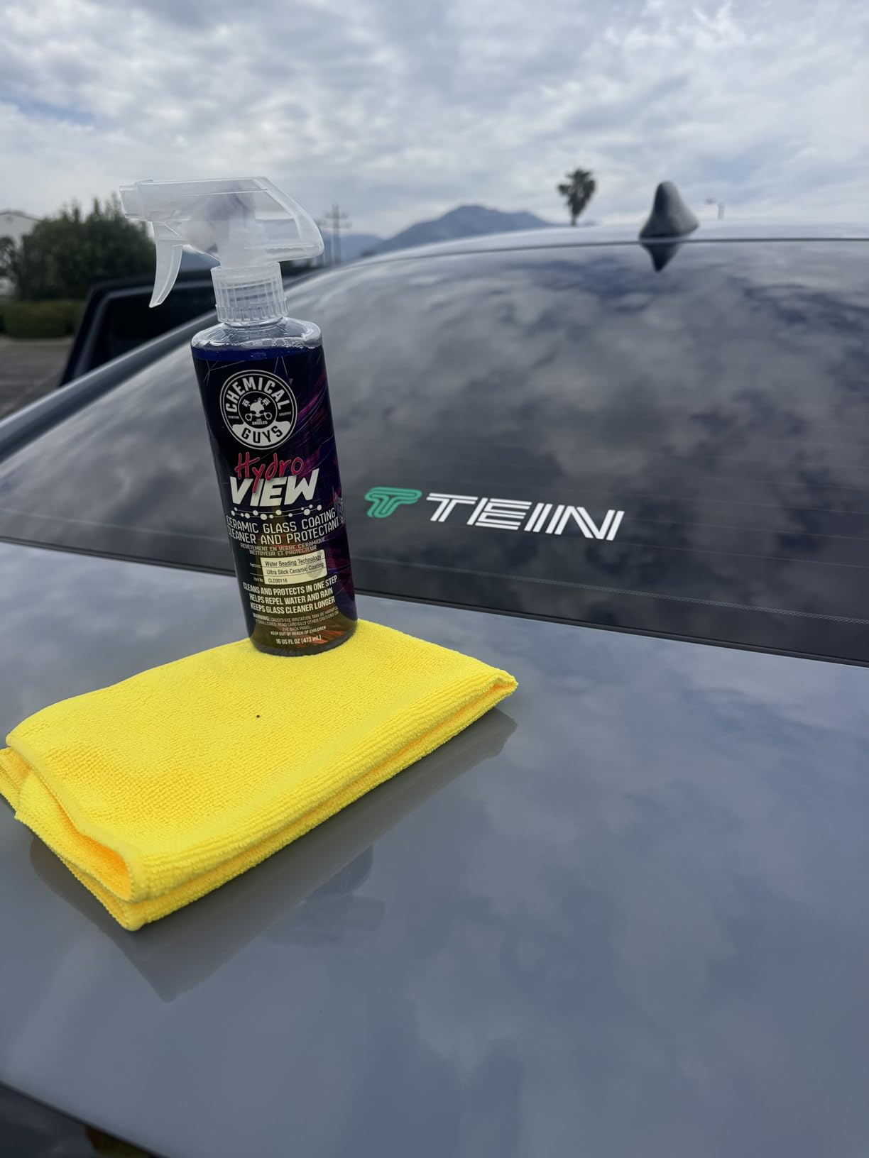 Chemical Guys CLD30116 HydroView Ceramic Glass Cleaner, Water Repellent & Protective Coating (Works on Glass, Windows, Mirrors, Navigation Screens & More; Car, Truck, SUV and Home Use), 16 fl oz - Customer Photo 1