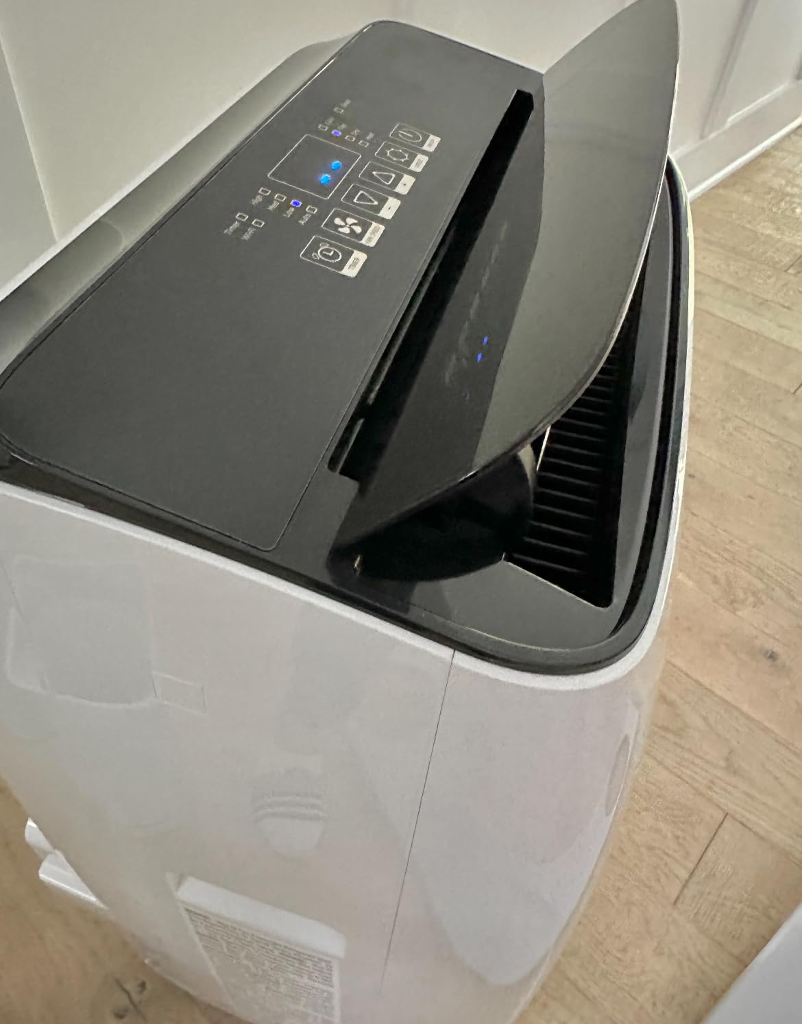 SereneLife Small Air Conditioner Portable 14,000 BTU with Built-in Dehumidifier - Portable AC unit for rooms up to 650 sq ft - Remote Control, Window Mount Exhaust Kit Customer Review SereneLife Small Air Conditioner Portable 14,000 BTU with Built-in Dehumidifier - Portable AC unit for rooms up to 650 sq ft - Remote Control, Window Mount Exhaust Kit - Customer Photo 1