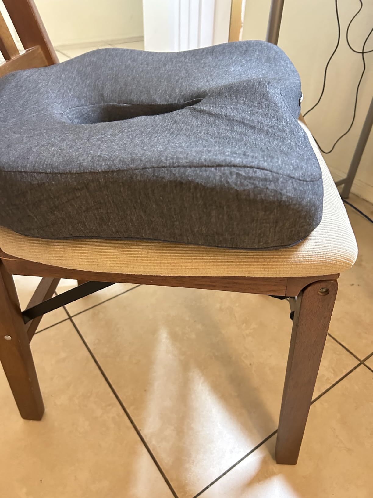 Memory Foam Seat Chair Cushion for Relieves Back Sciatica Pain Tailbone Pain Coccyx Degenerating Disc Orthopedic Osteoarthritis Prostate Cushion Low Back Pain Cushion Hip Shaping (Dark Gray) - Customer Photo 2