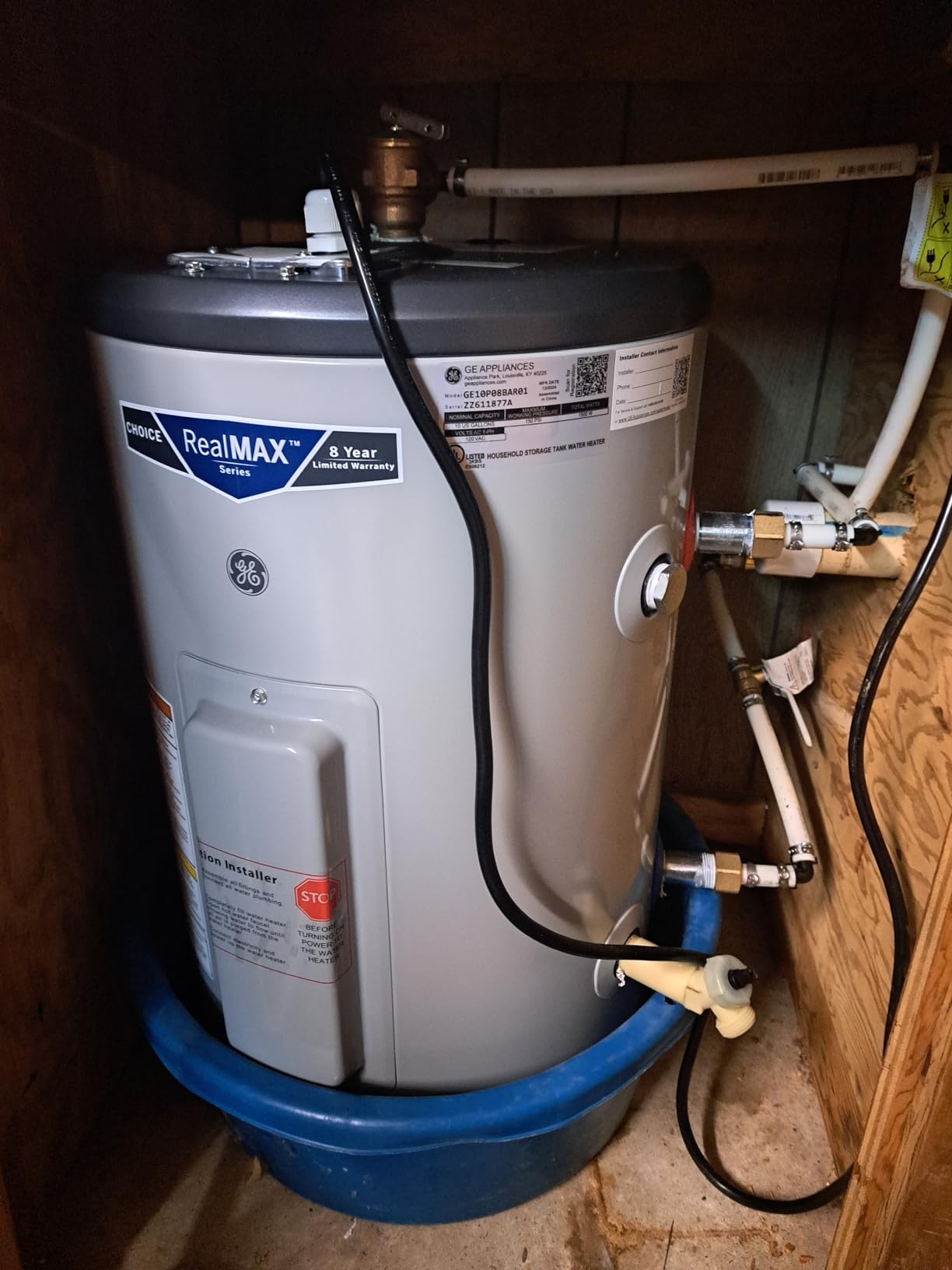 GE Appliances 10 Gallon Versatile Plug and Play Electric Water Heater with Adjustable Thermostat, Easily Installs Where You Want It, 120 Volt - Customer Photo 2