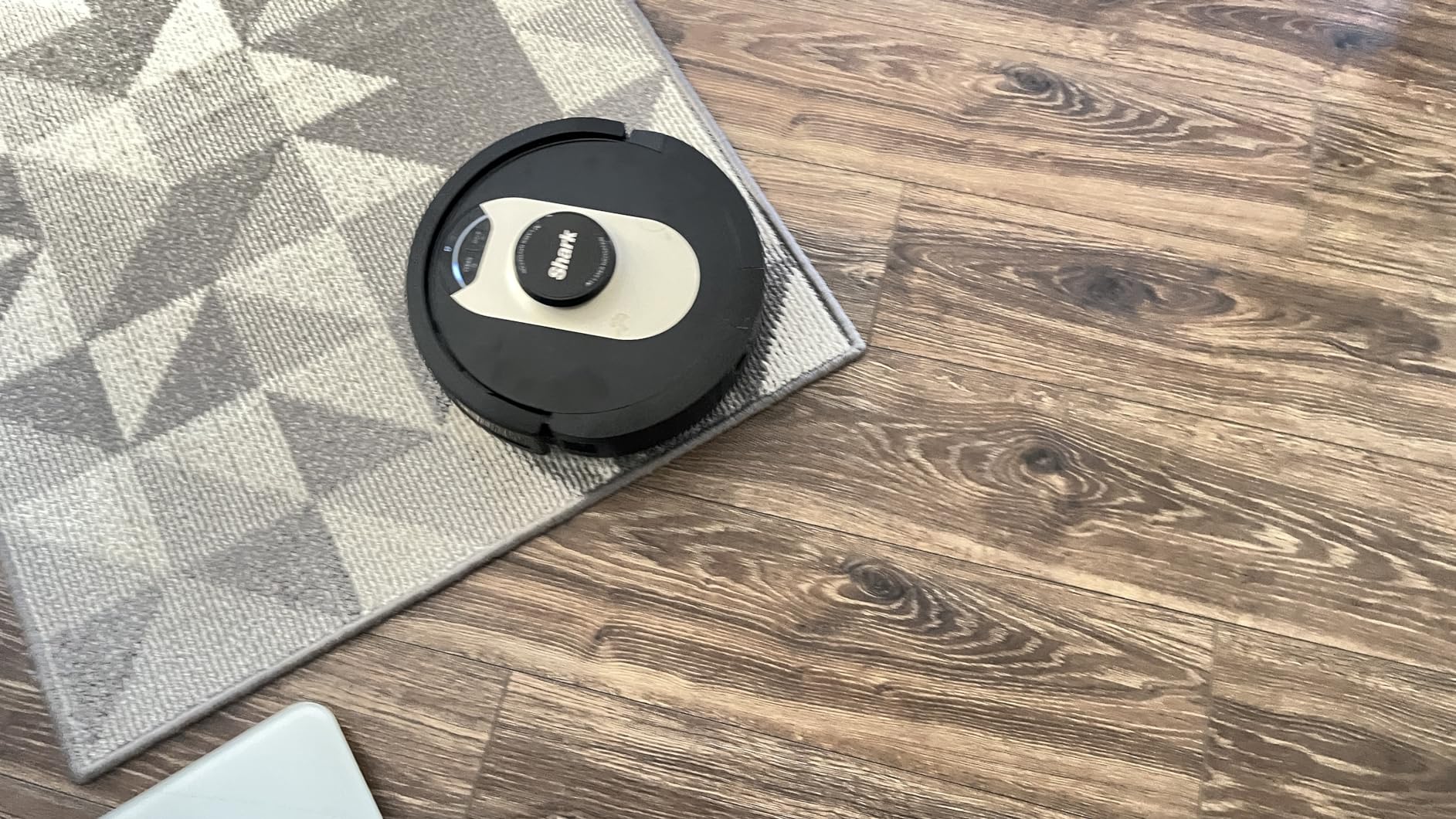 Shark Robot Vacuum & Mop Combo, Powerful Suction, Matrix Plus, 60-Day Debris Capacity, HEPA Bagless Self Empty Base, Sonic Mopping, Home Mapping for Pet Hair - Carpets & Hardfloor, AV2610WA - Customer Photo 1
