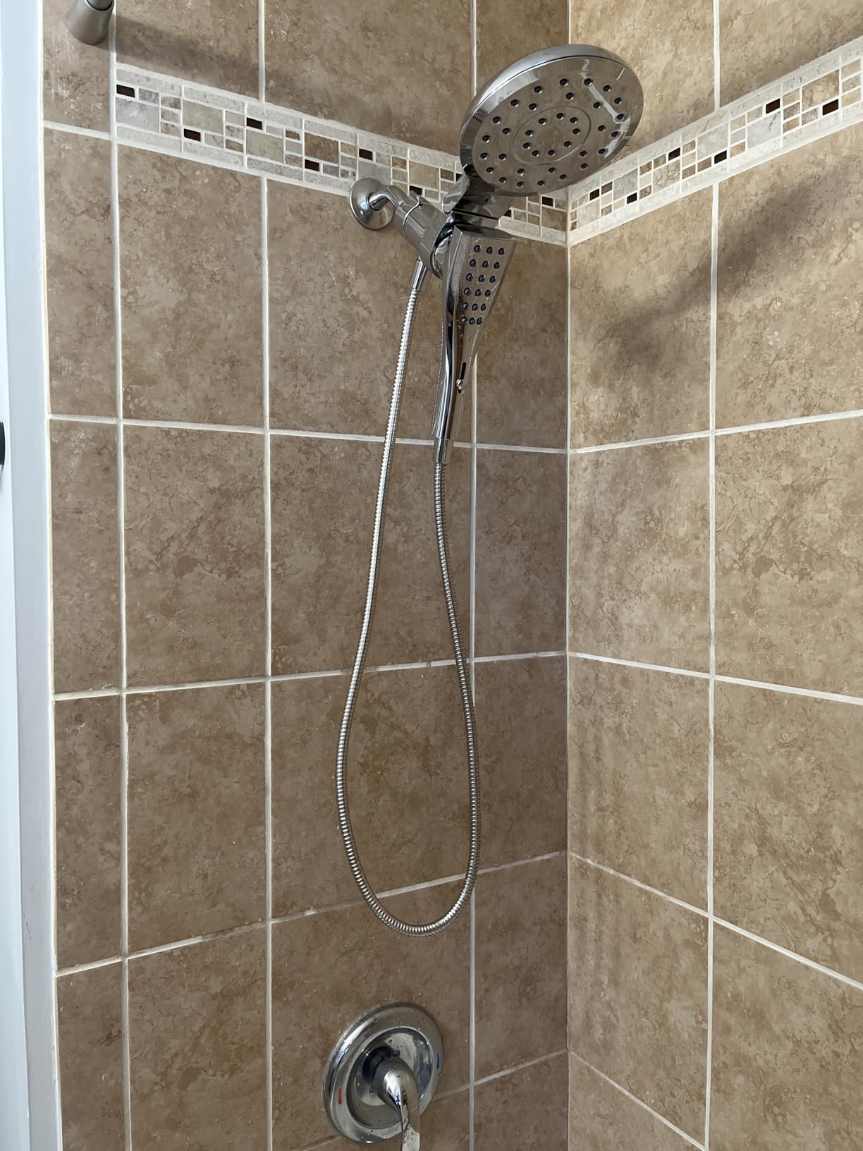 Moen Verso Chrome Round Rain Shower Head and Detachable Handshower Combination with Magnetix Docking System and 60-inch Metal Hose, 220C2 Customer Review Moen Verso Chrome Round Rain Shower Head and Detachable Handshower Combination with Magnetix Docking System and 60-inch Metal Hose, 220C2 - Customer Photo 1