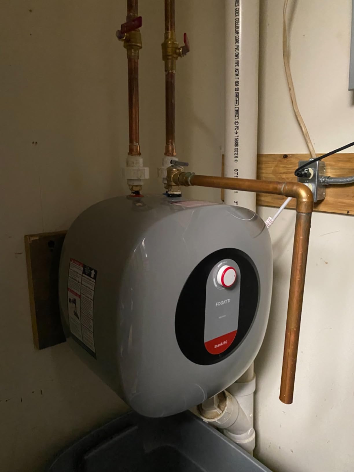 FOGATTI Electric Tank Water Heater, 8.0 Gallon Point of Use Instant Hot Water Heater 120V 1440W, Wall or Floor Mounted, Easy to Install - Customer Photo 2