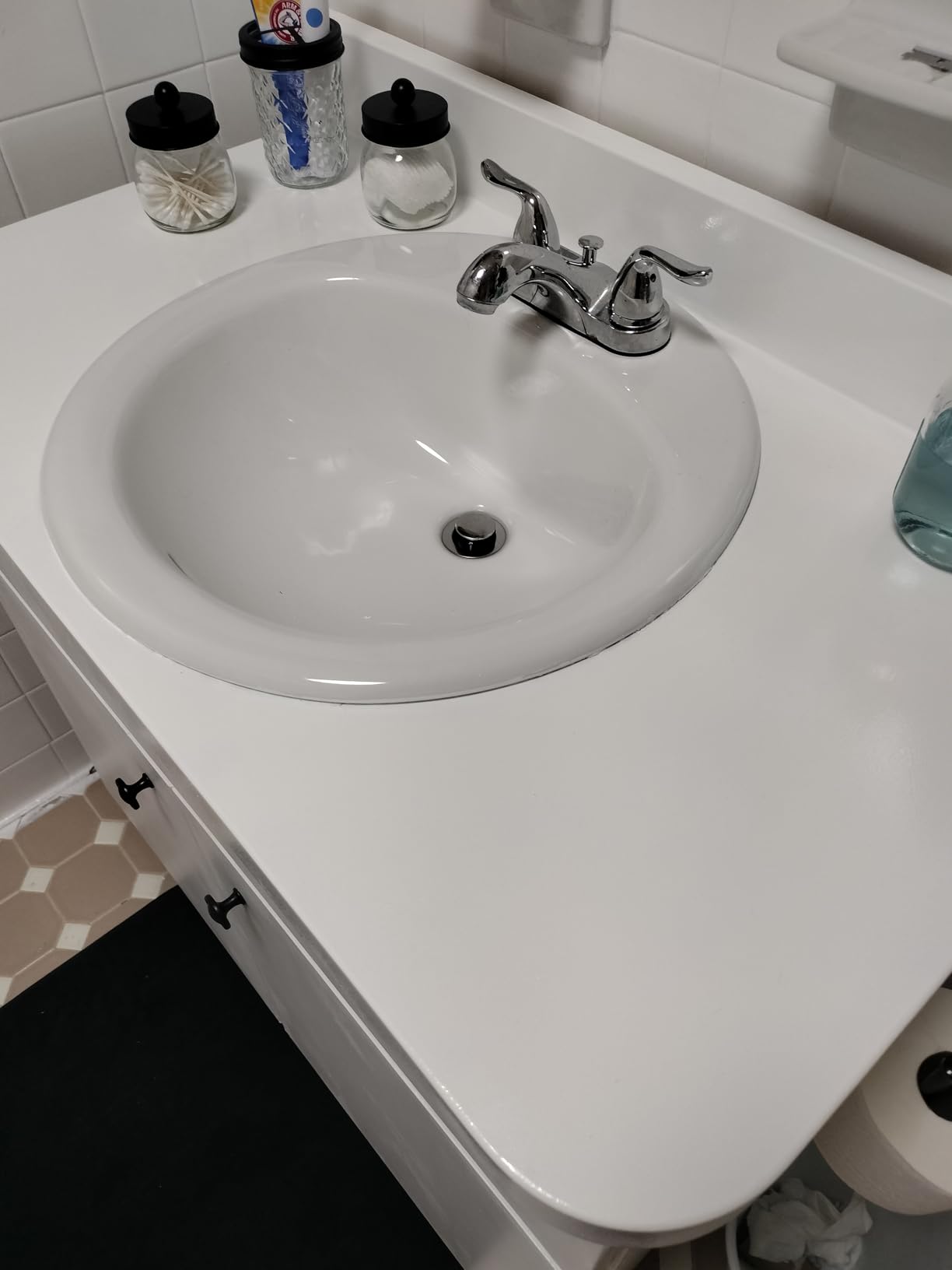 Rust-Oleum 384165 Tub And Tile Refinishing 2-Part Kit, 32 oz, Gloss White - Customer Photo 5