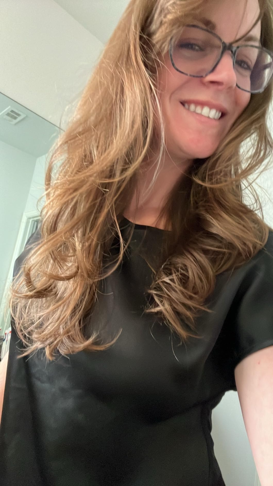 THE JOLIE FILTERED SHOWERHEAD | Clinically Tested, High Pressure Shower Filter For Healthier Hair & Skin | Reduce Hair Shedding, Protect Colored Hair, Soothe Dry Skin, Reduce Dandruff (New Jet Black) - Customer Photo 2
